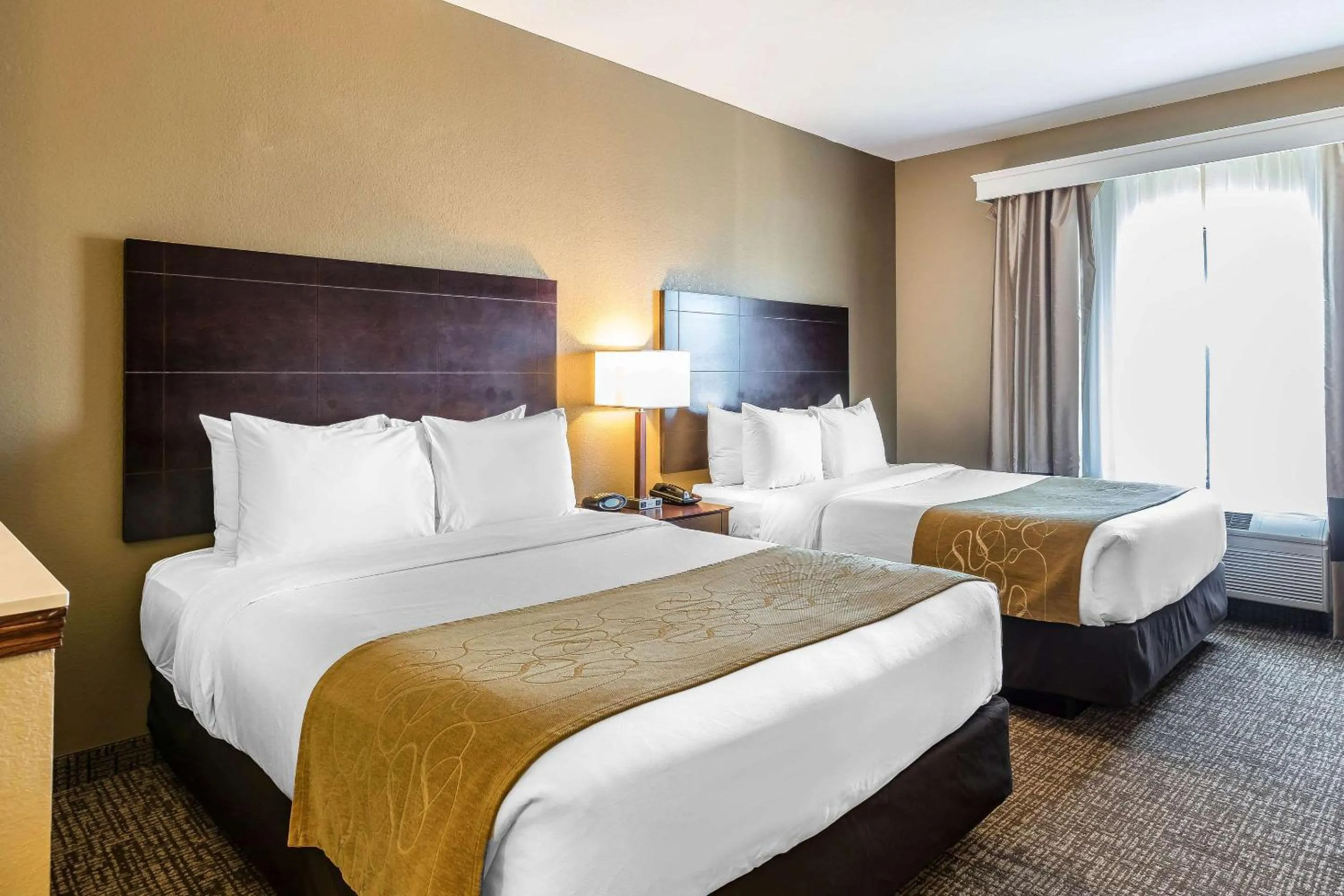 Bedroom, Bed in Comfort Suites North