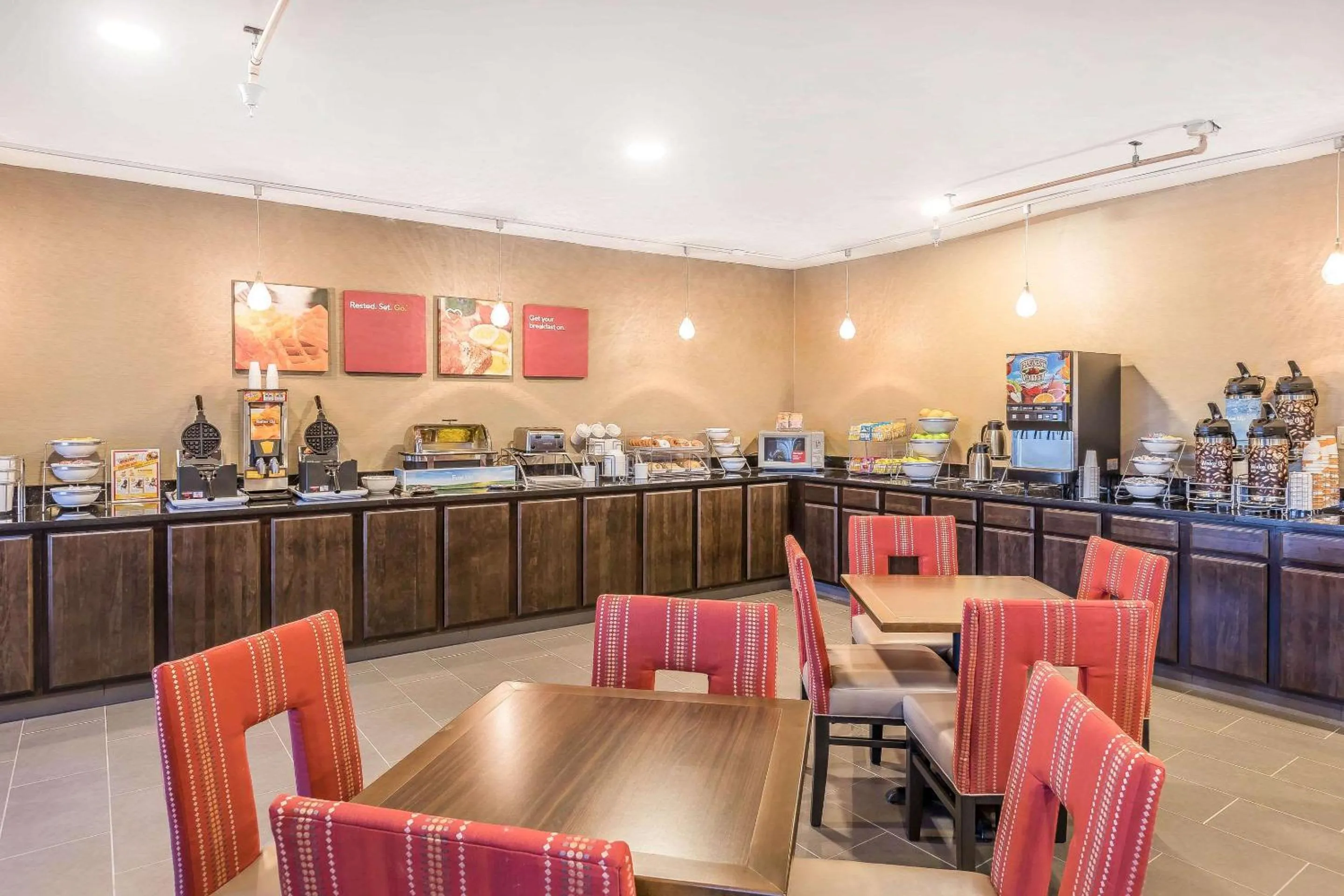 Breakfast in Comfort Suites North