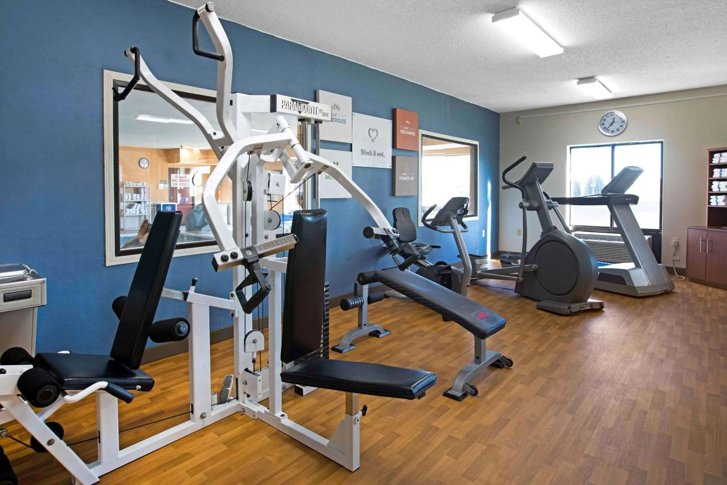 Fitness centre/facilities in Comfort Suites North