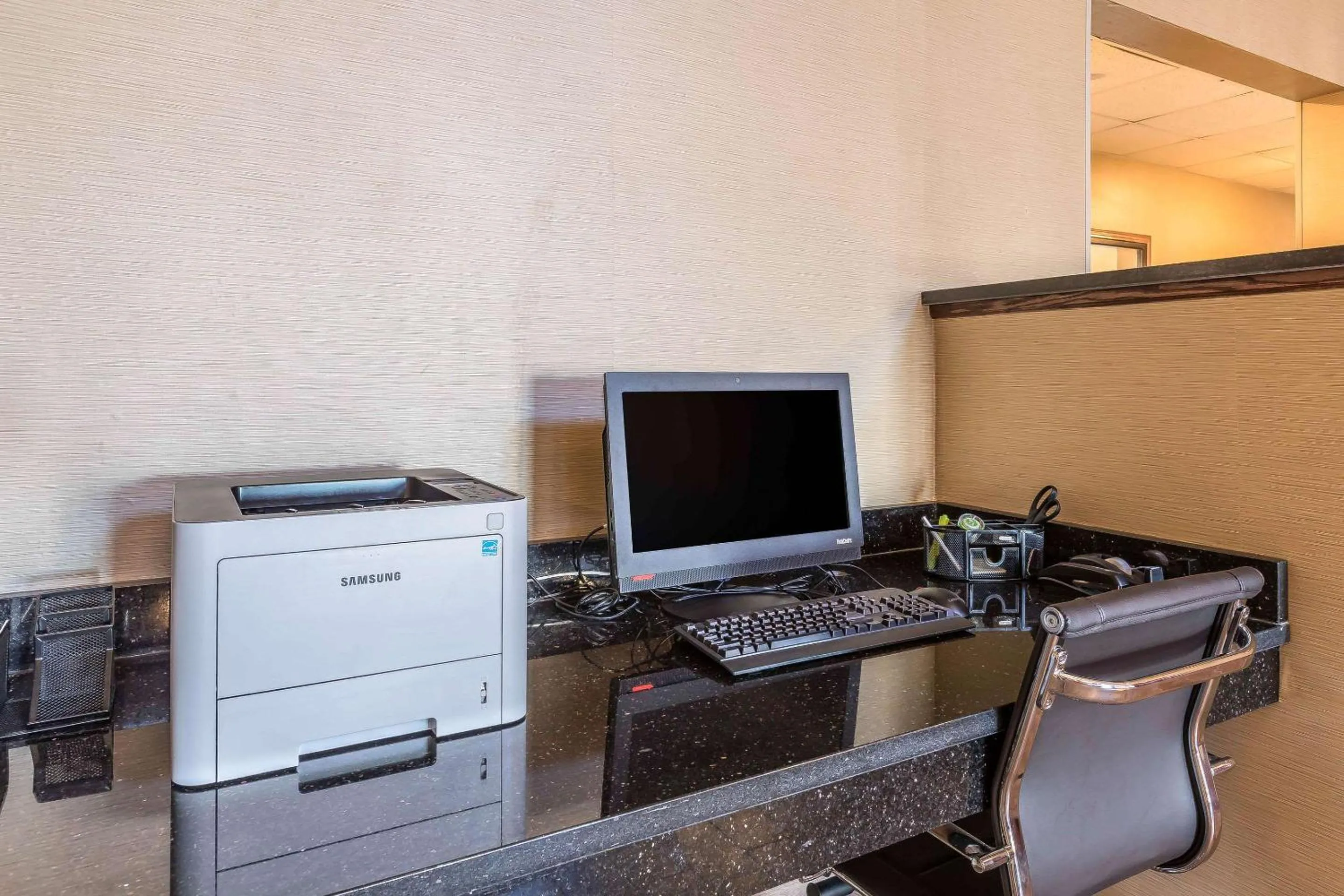 Business facilities in Comfort Suites North