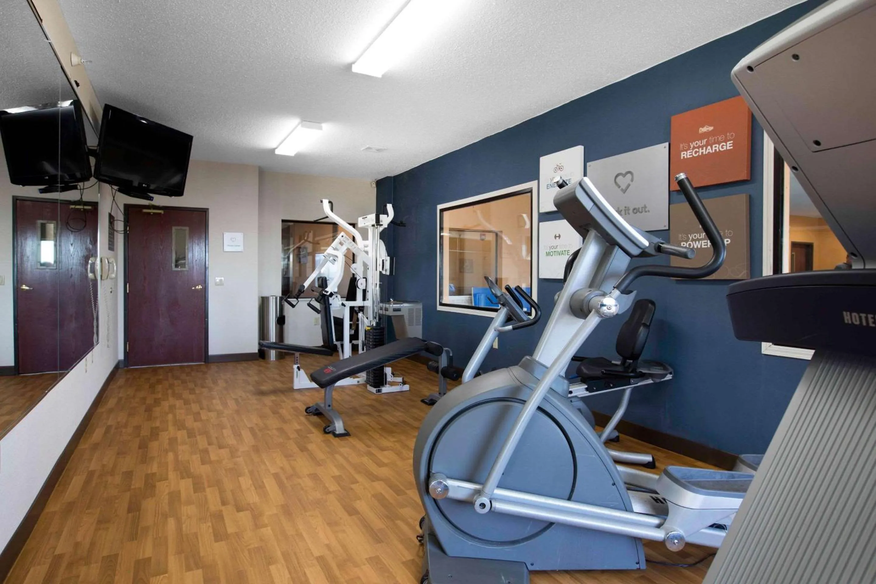 Fitness centre/facilities in Comfort Suites North