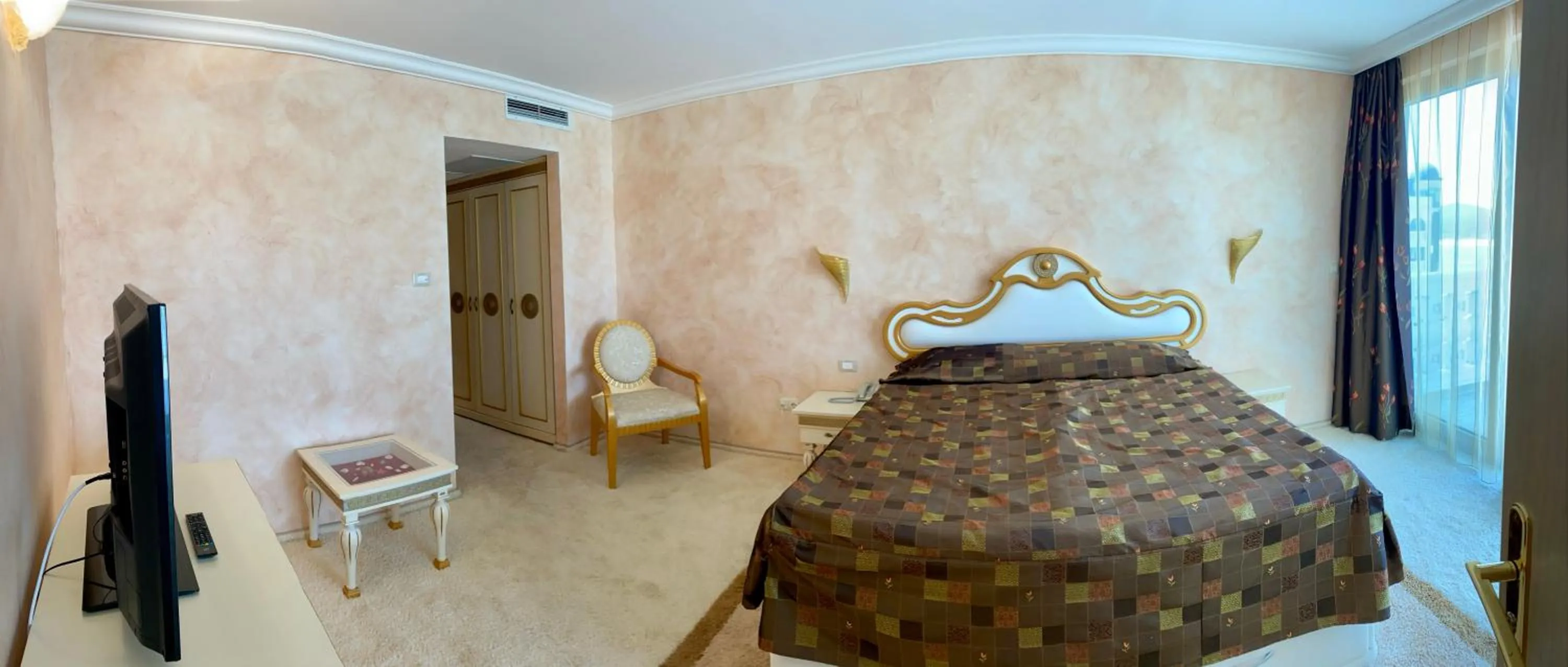 Bedroom, Bed in Duni Marina Royal Palace Hotel - Ultra All Inclusive