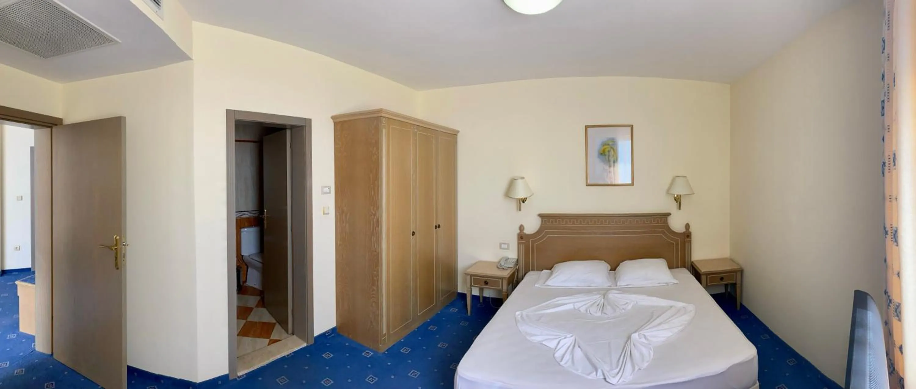 Bedroom, Bed in Duni Marina Royal Palace Hotel - Ultra All Inclusive