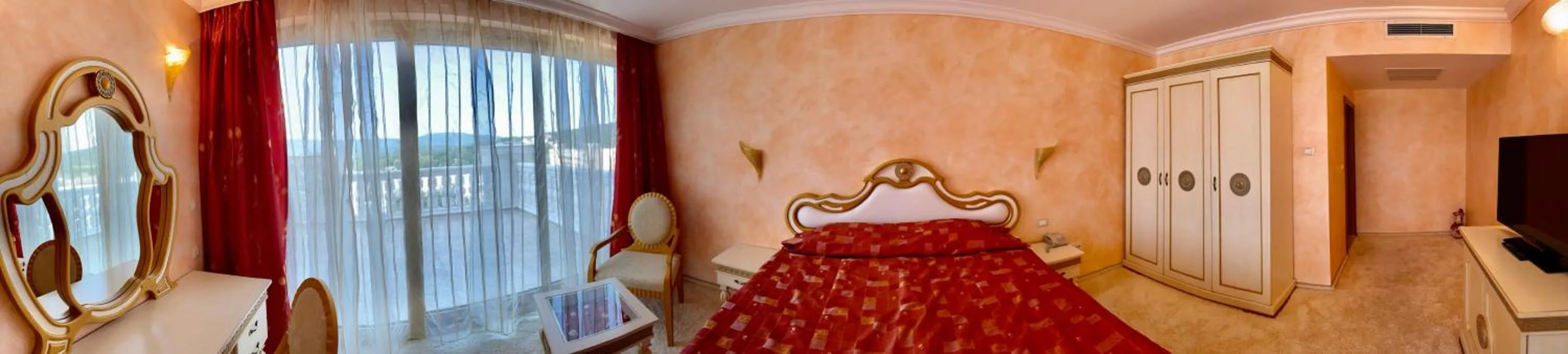 Bed in Duni Marina Royal Palace Hotel - Ultra All Inclusive