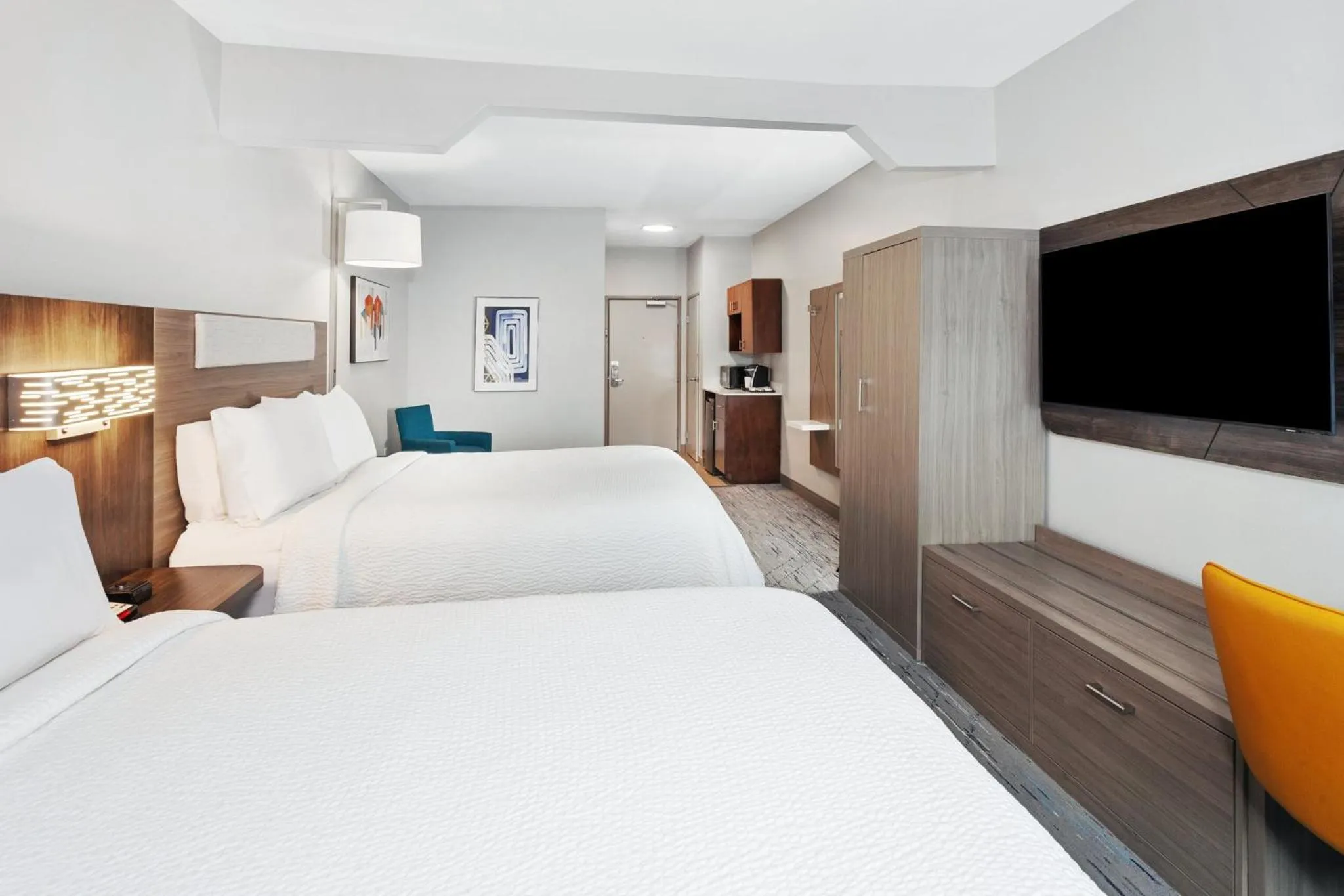 Photo of the whole room, Bed in Holiday Inn Express & Suites Carmel North – Westfield by IHG