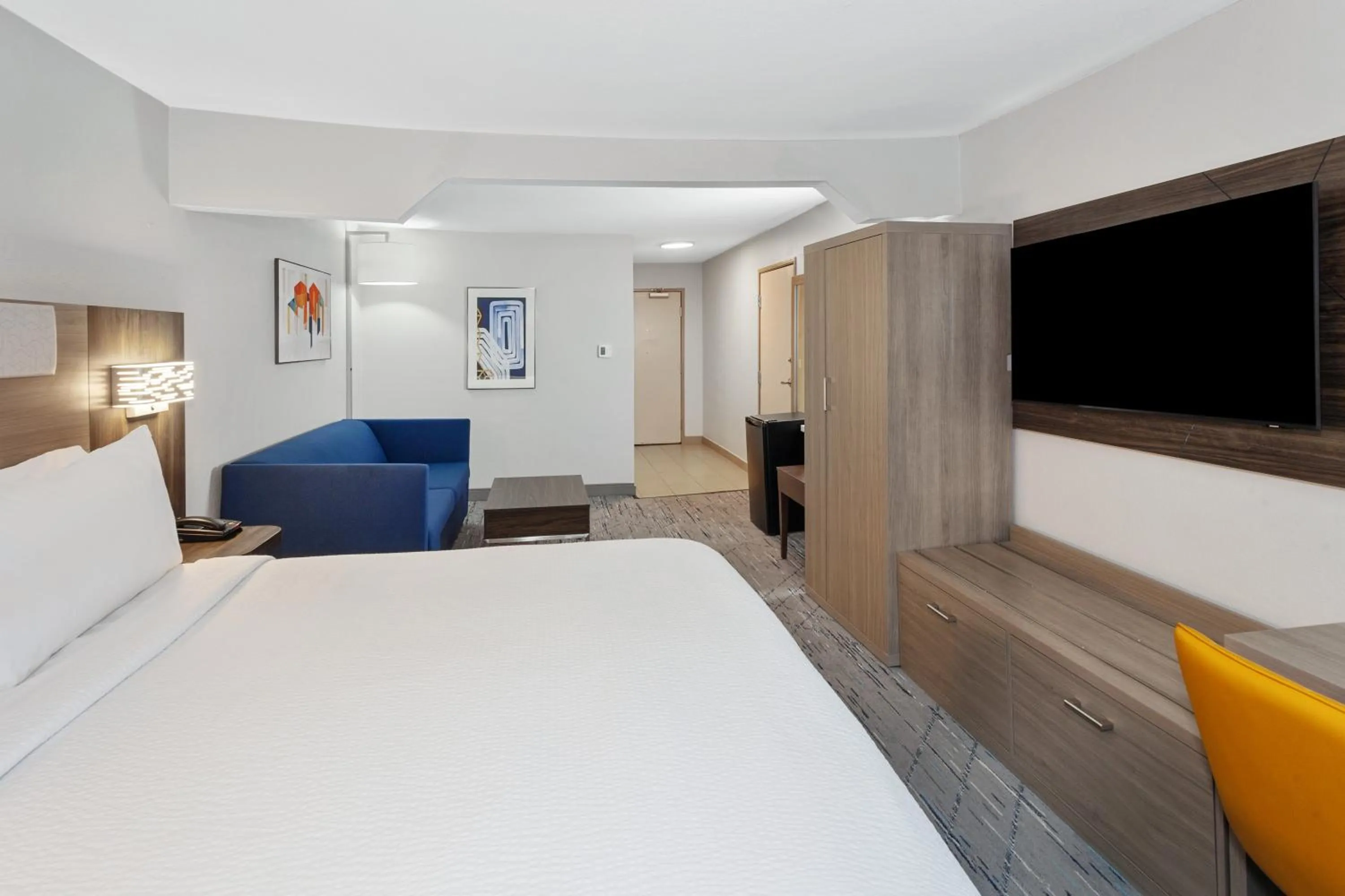 Bedroom, Bed in Holiday Inn Express & Suites Carmel North – Westfield by IHG