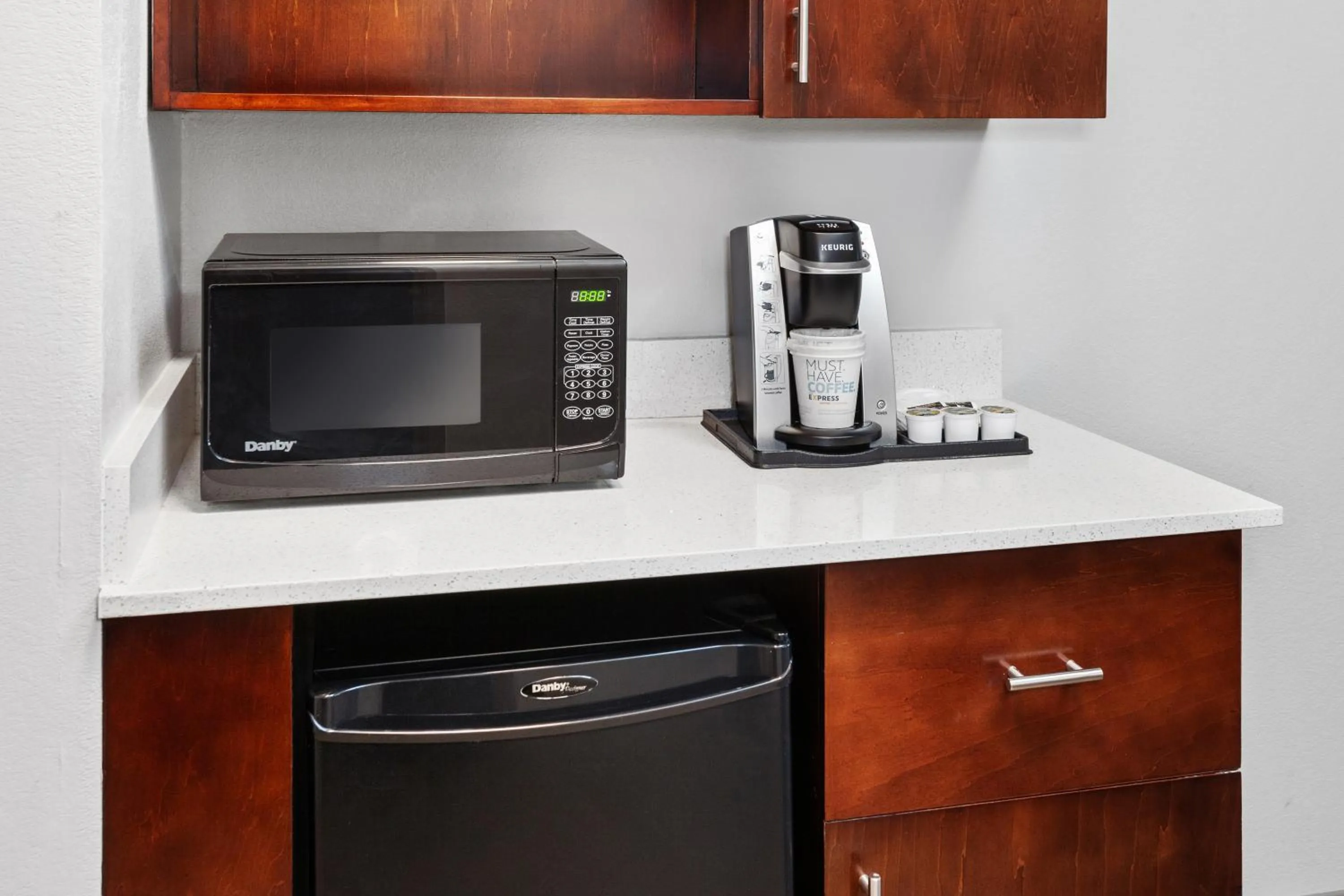 Coffee/tea facilities in Holiday Inn Express & Suites Carmel North – Westfield by IHG