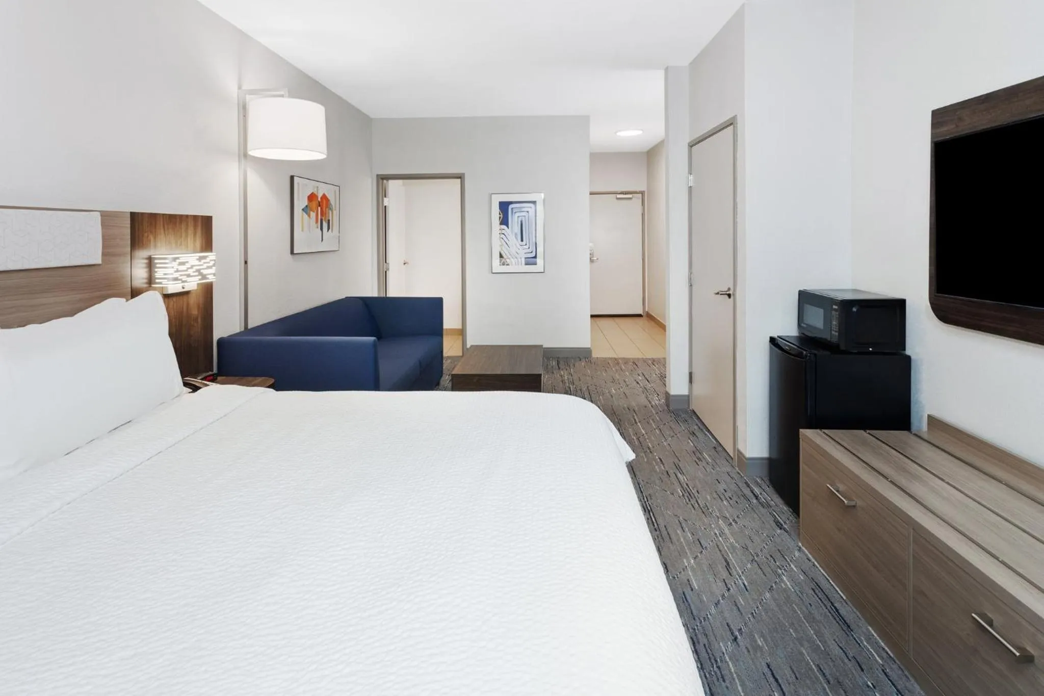 Photo of the whole room, Bed in Holiday Inn Express & Suites Carmel North – Westfield by IHG