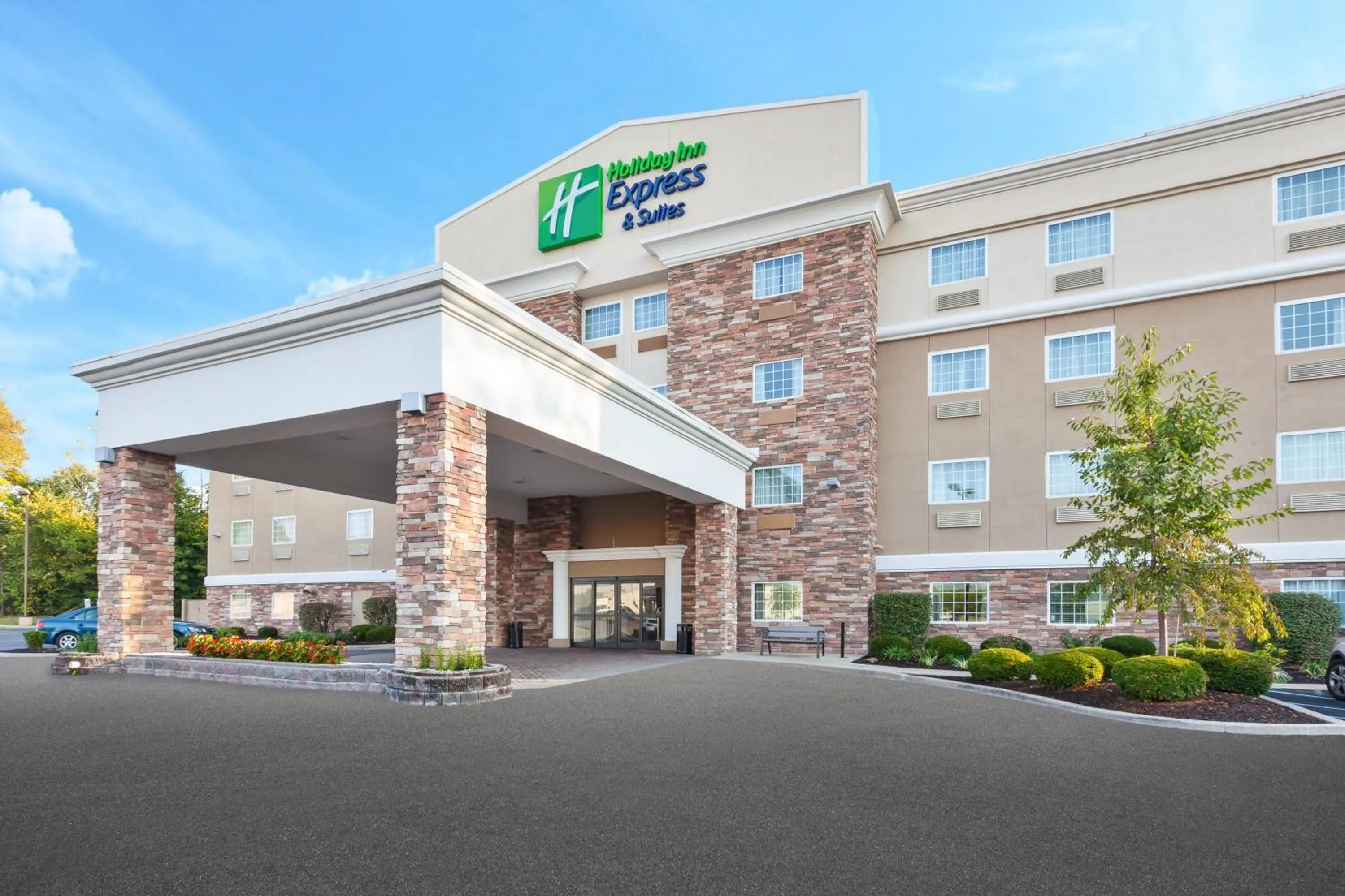 Property building in Holiday Inn Express & Suites Carmel North – Westfield by IHG
