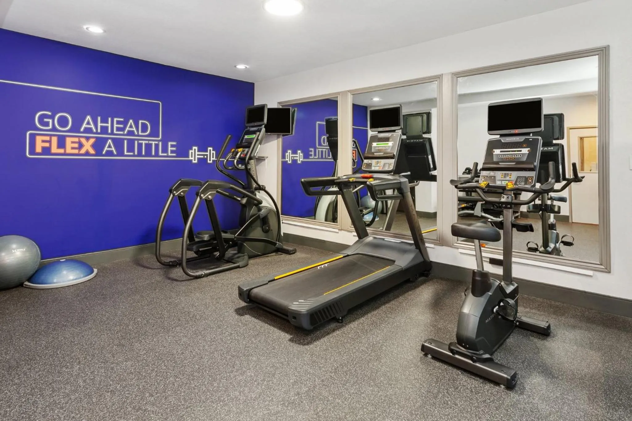 Fitness centre/facilities in Holiday Inn Express & Suites Carmel North – Westfield by IHG