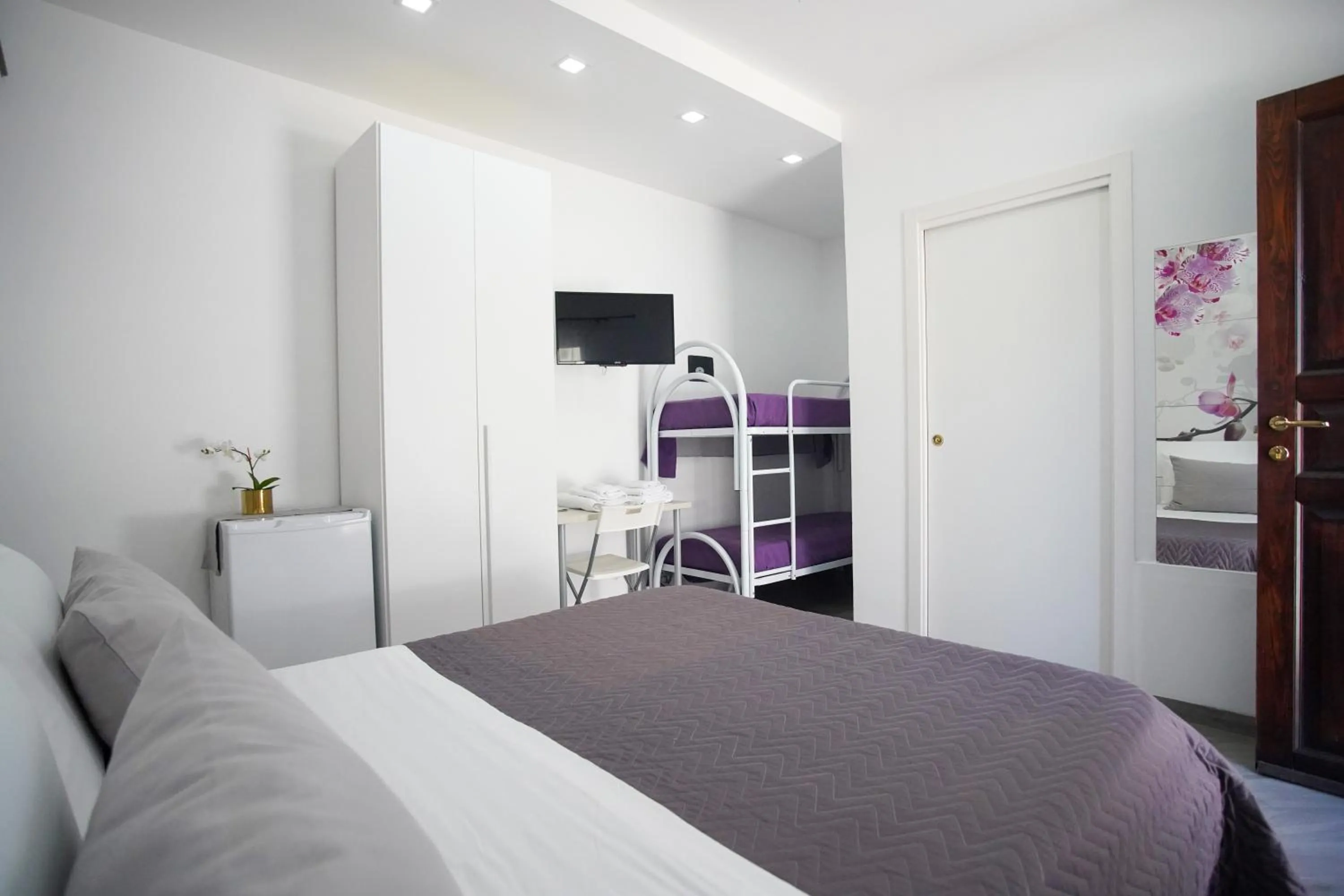 Communal lounge/ TV room, Bed in Casa Fiorita