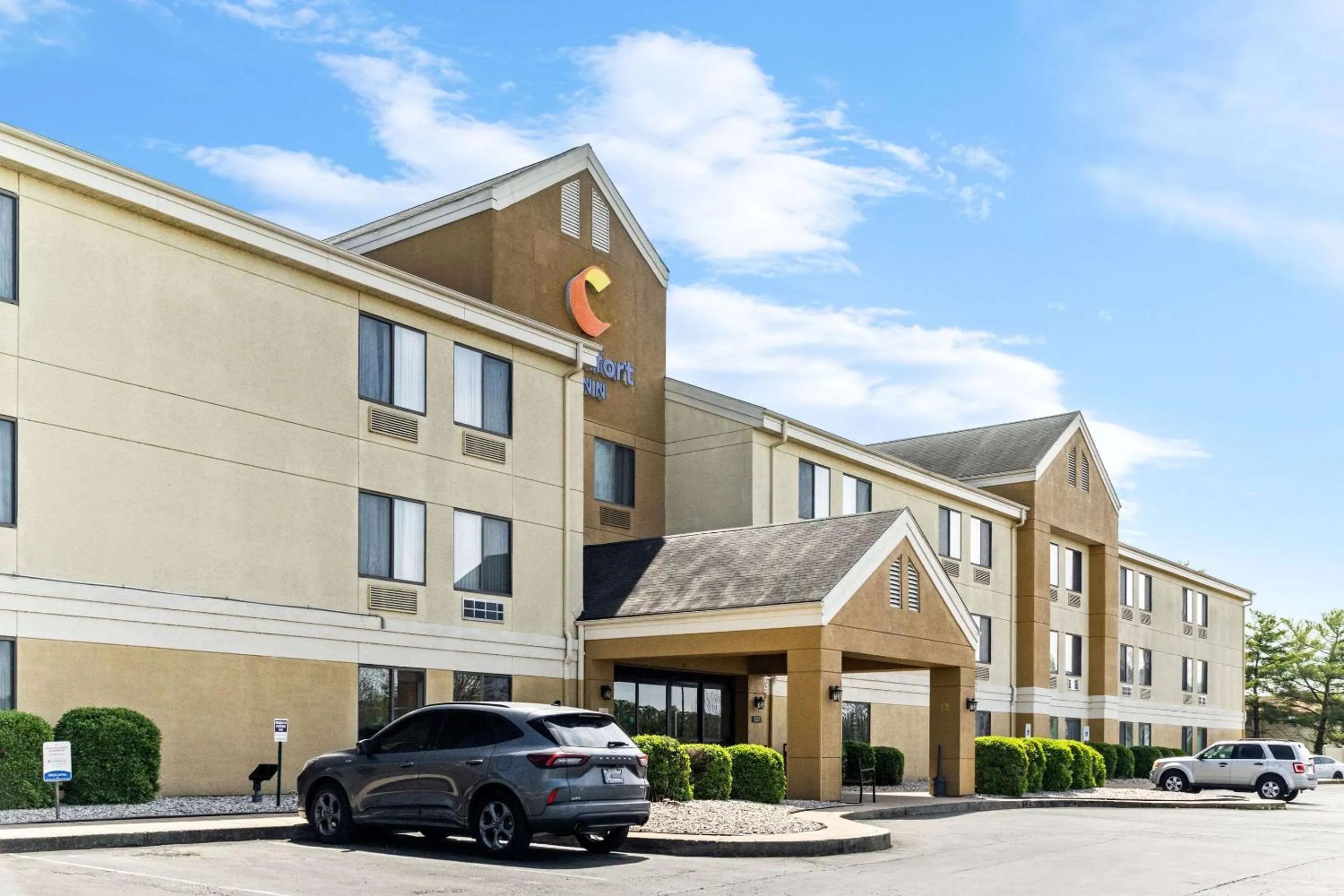Property building in Comfort Inn Evansville East