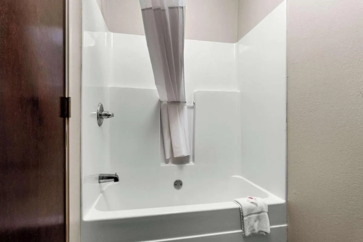 Shower in Comfort Inn Evansville East