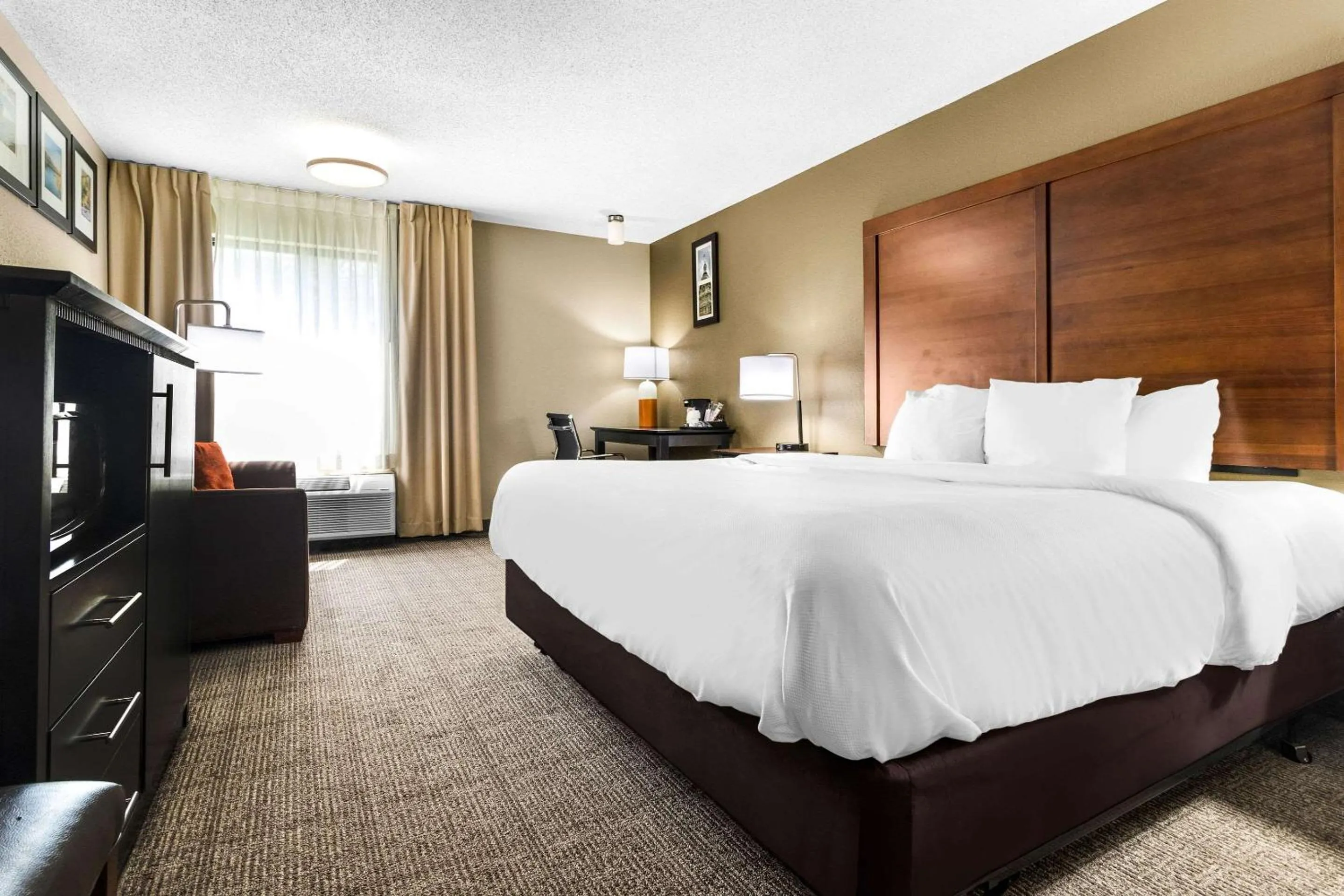 Bedroom, Bed in Comfort Inn Evansville East