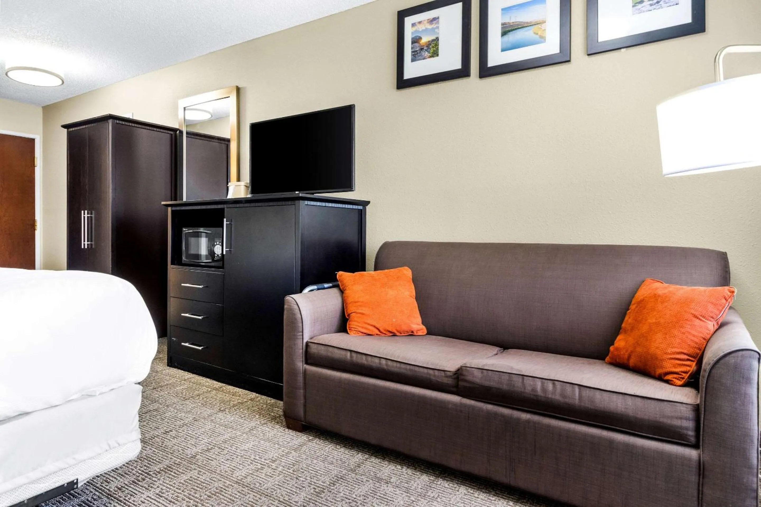 Bedroom in Comfort Inn Evansville East