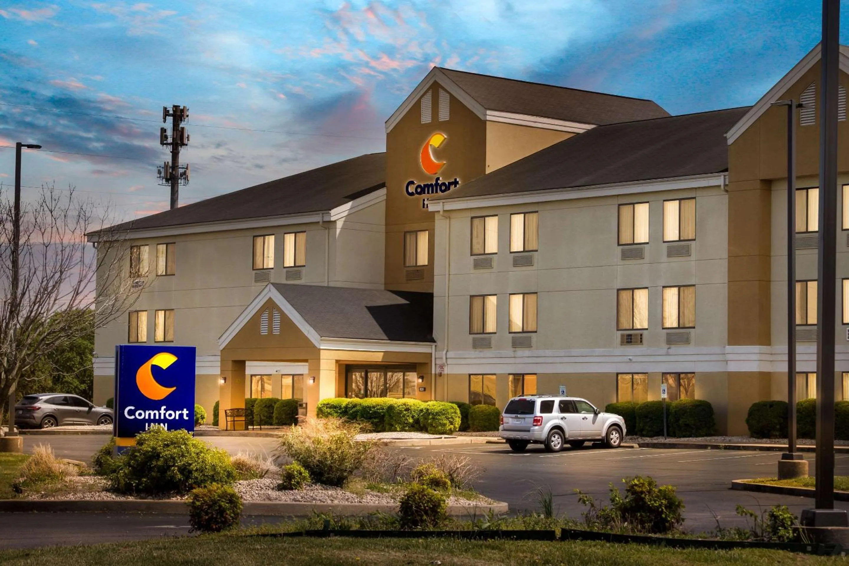 Property building in Comfort Inn Evansville East