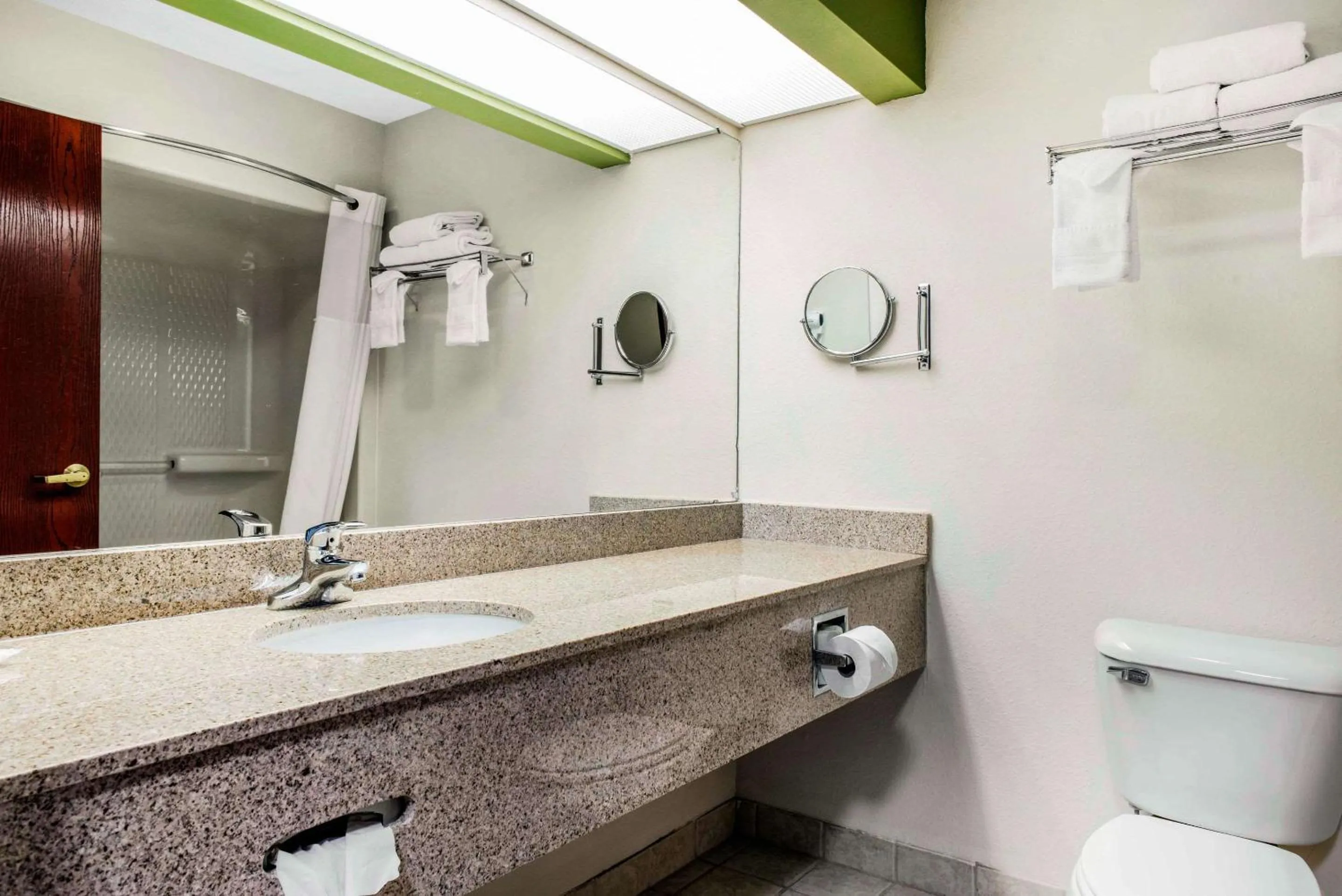 Bedroom in Quality Inn & Suites Anderson I-69