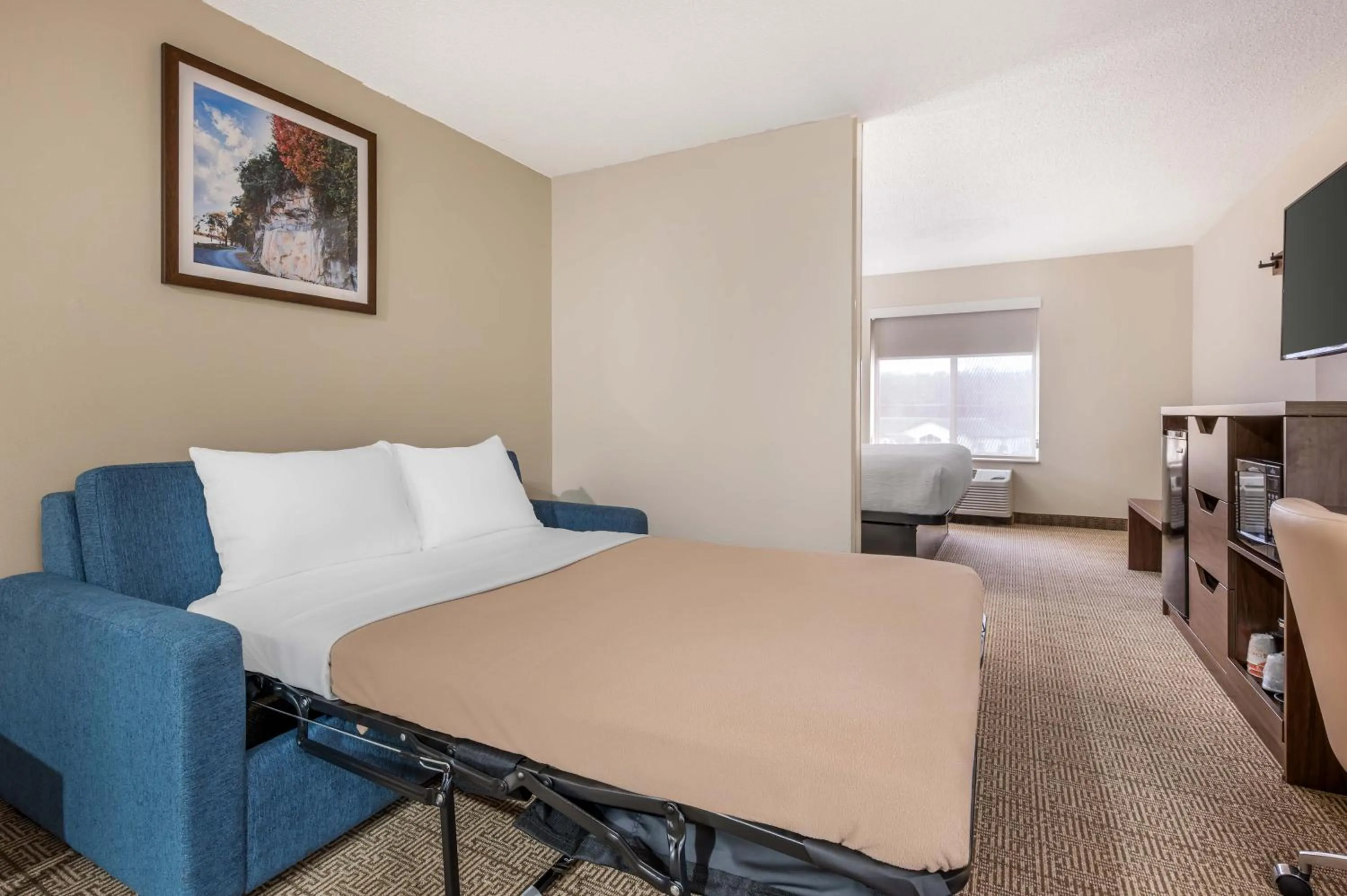 Bed in Quality Inn & Suites Rockport-Owensboro North GOLD AWARD WINNER