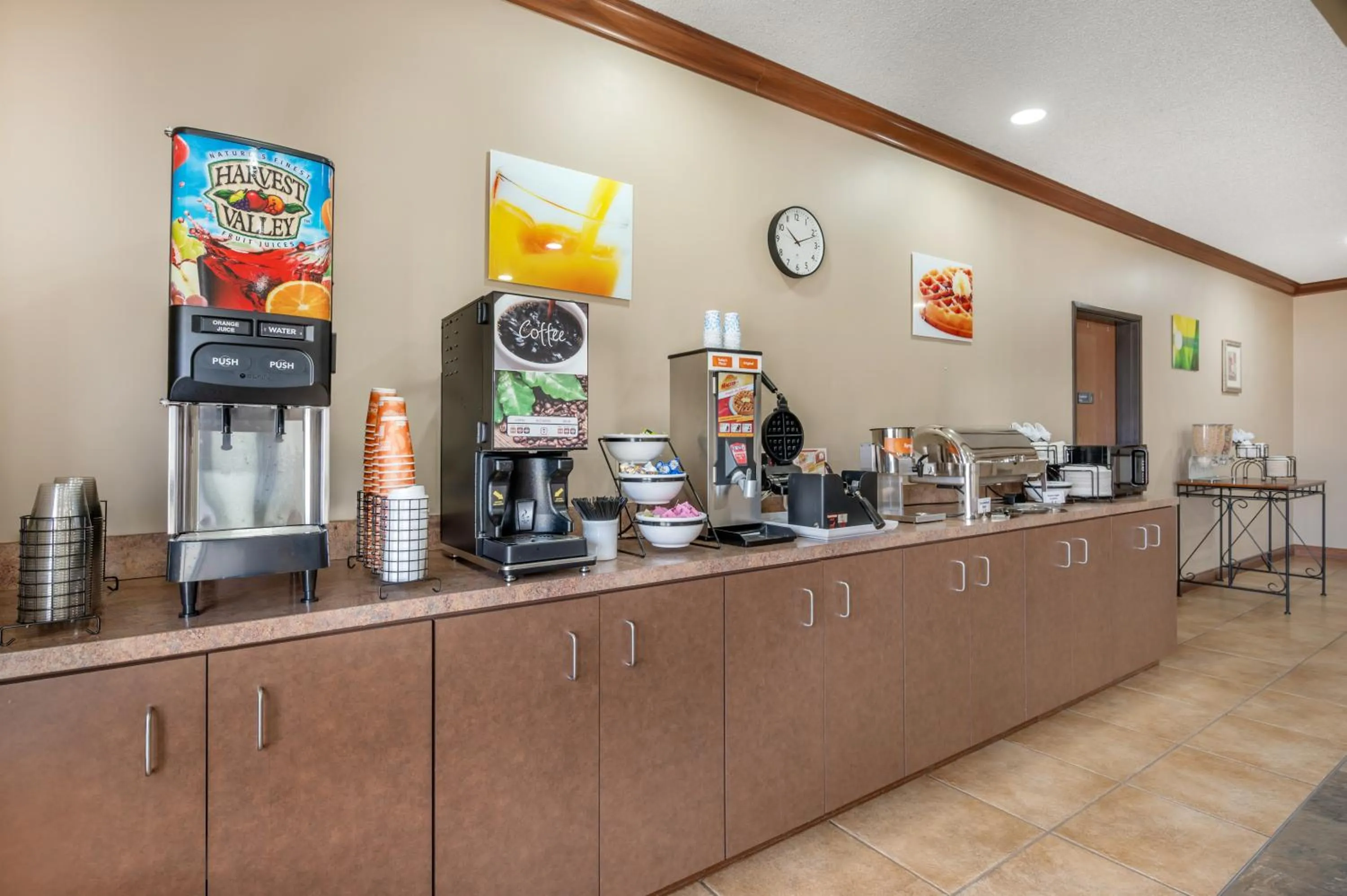Breakfast in Quality Inn & Suites Rockport-Owensboro North GOLD AWARD WINNER