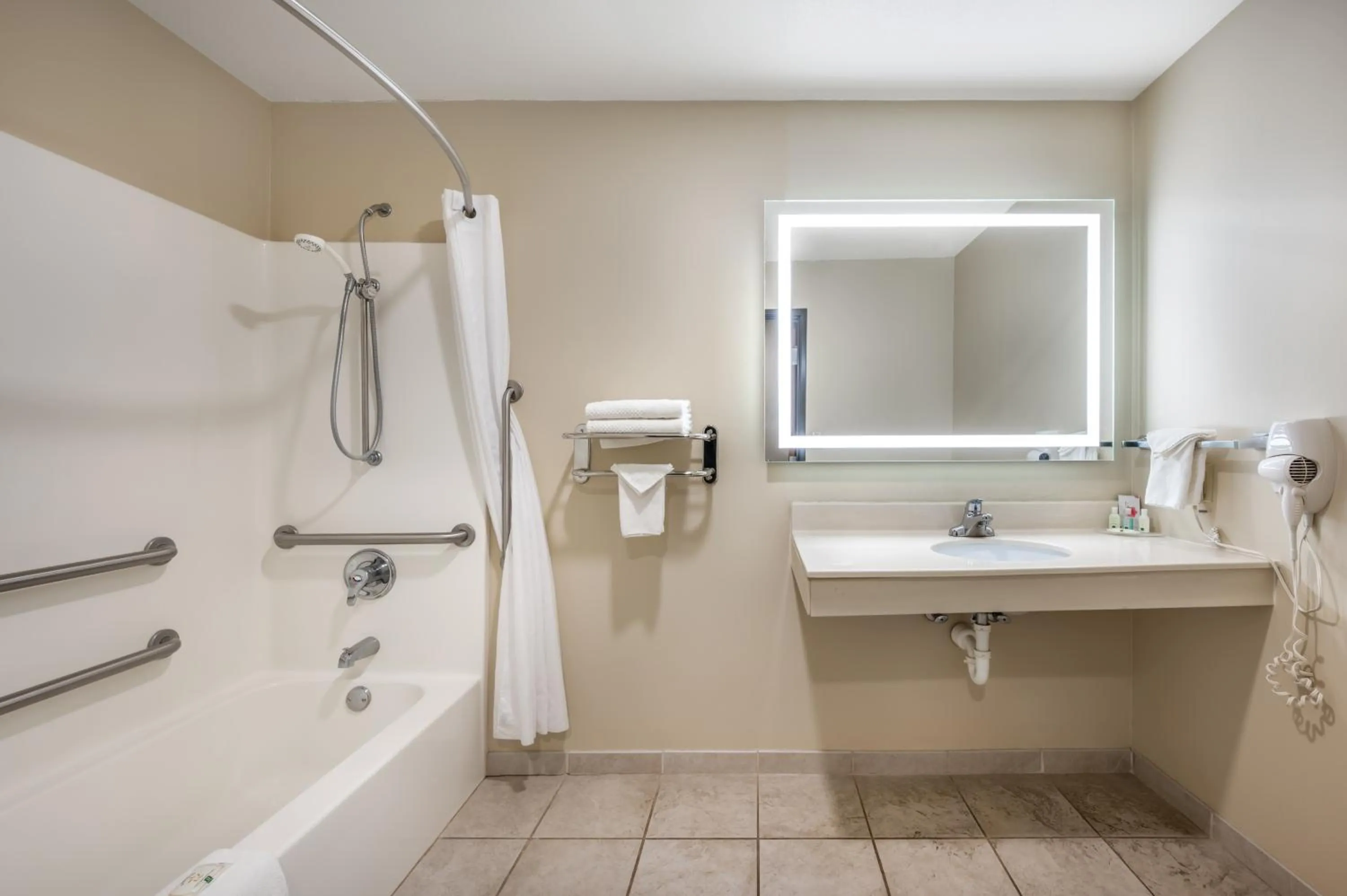 Shower in Quality Inn & Suites Rockport-Owensboro North GOLD AWARD WINNER