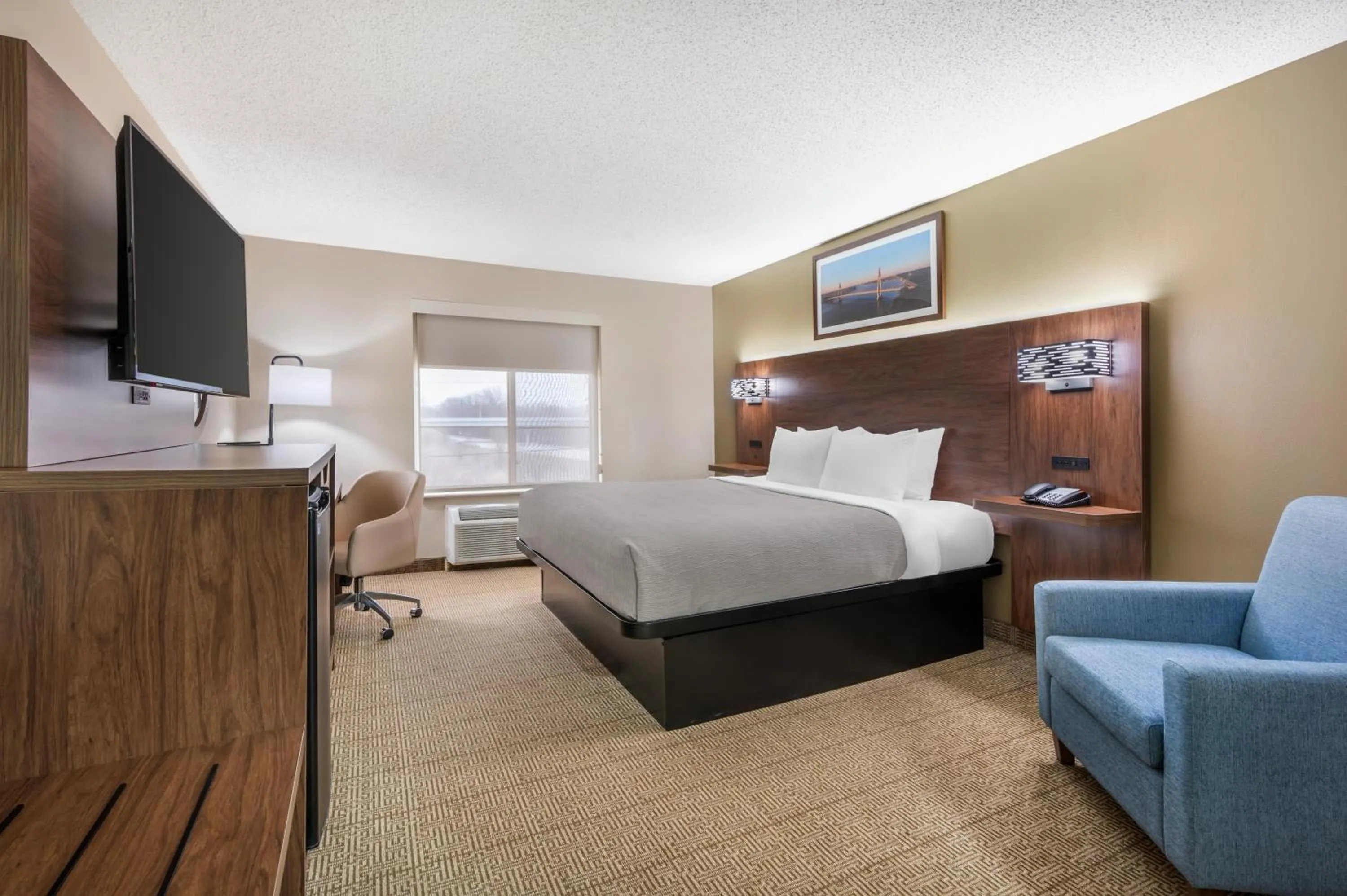 hair dresser, Bed in Quality Inn & Suites Rockport-Owensboro North GOLD AWARD WINNER