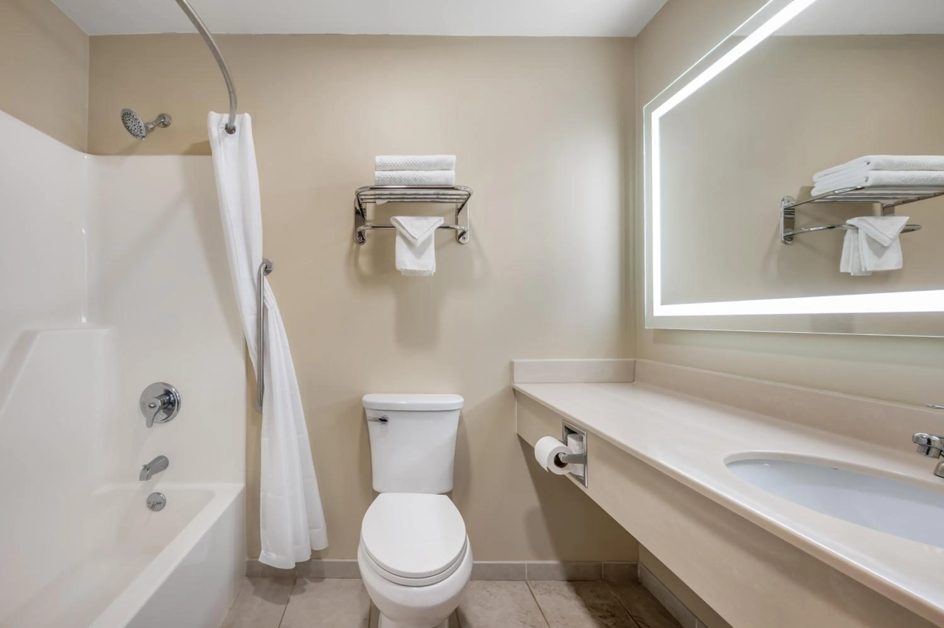 Shower in Quality Inn & Suites Rockport-Owensboro North GOLD AWARD WINNER