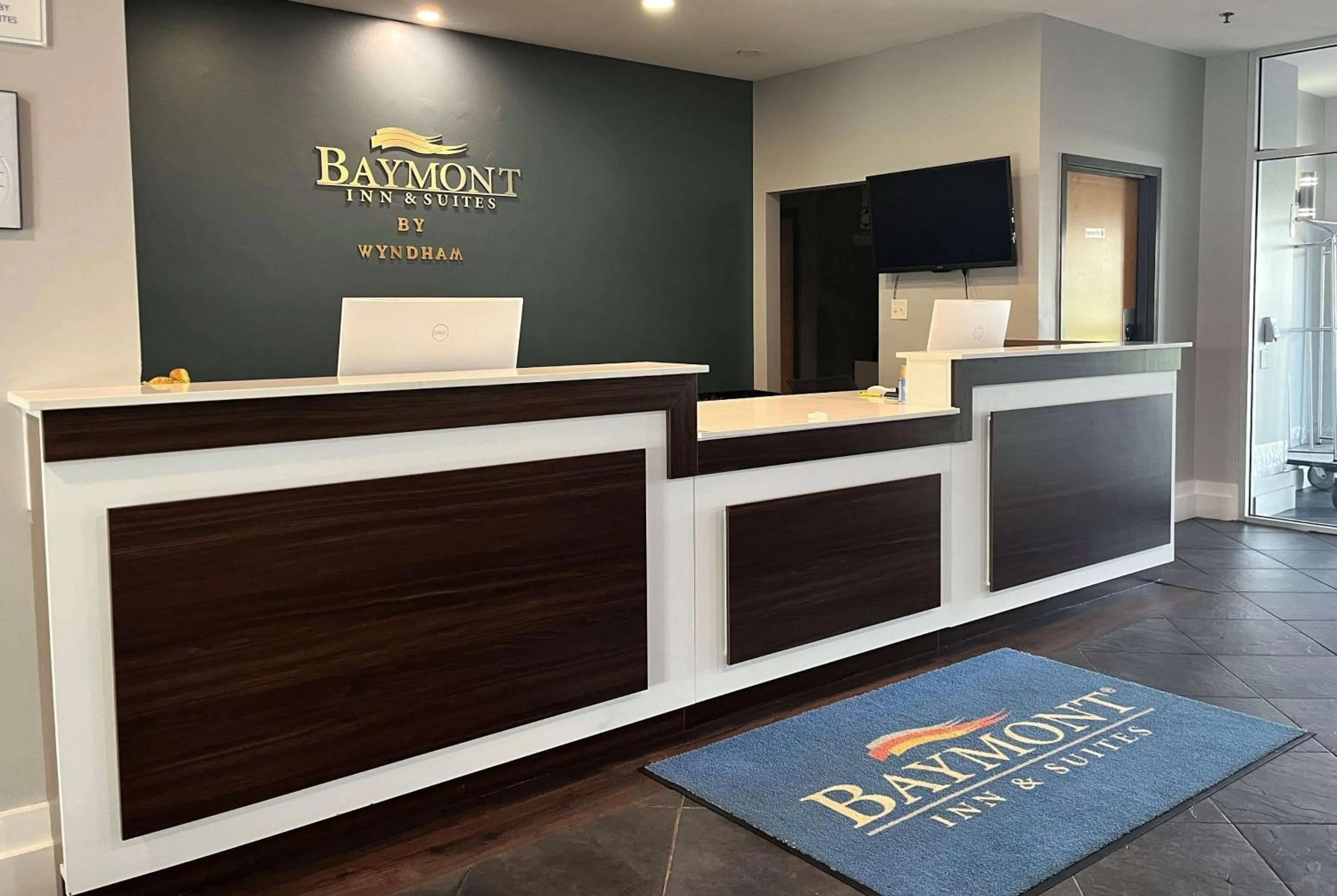 Lobby or reception in Baymont by Wyndham Indianapolis Northeast