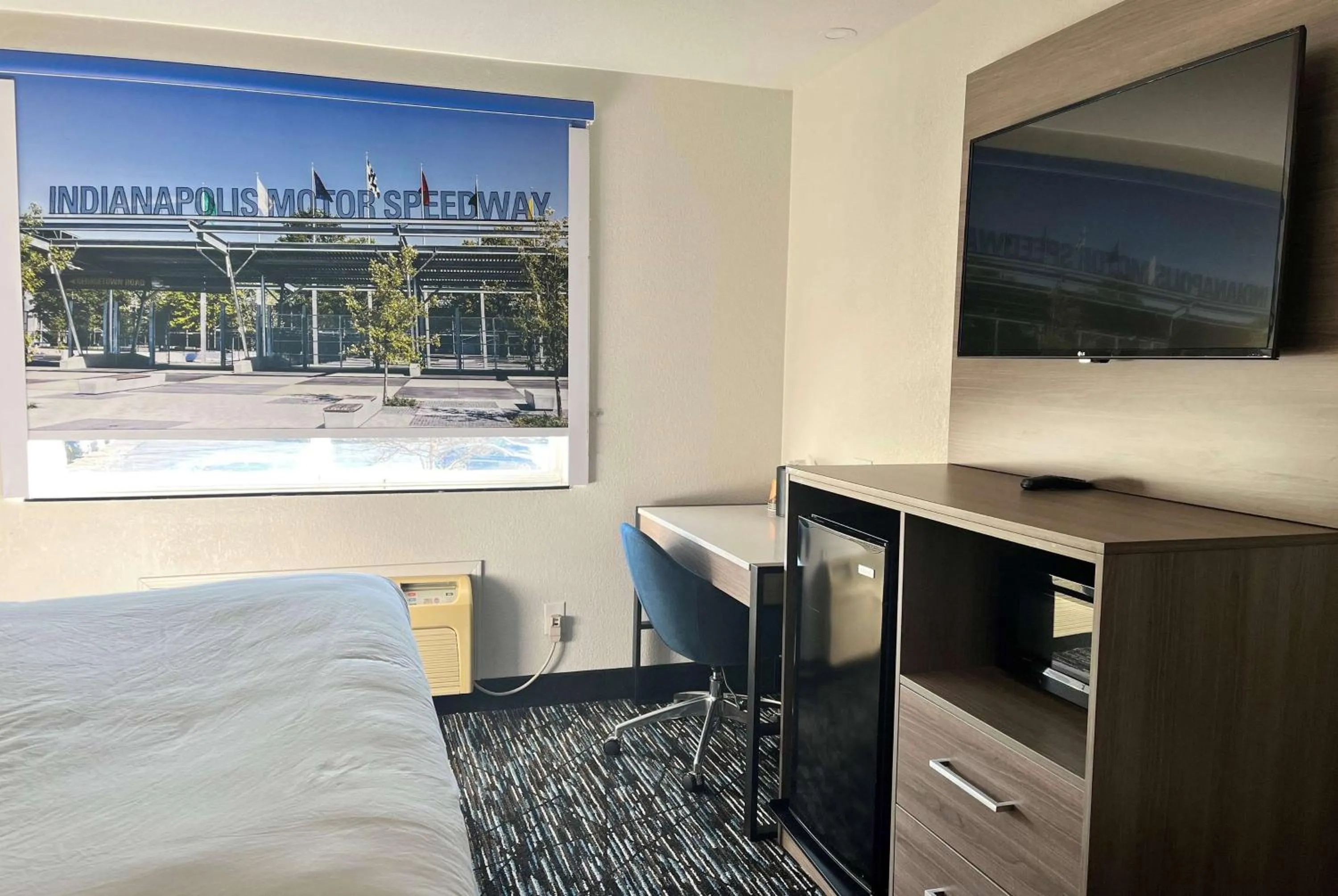 Photo of the whole room, Bed in Baymont by Wyndham Indianapolis Northeast