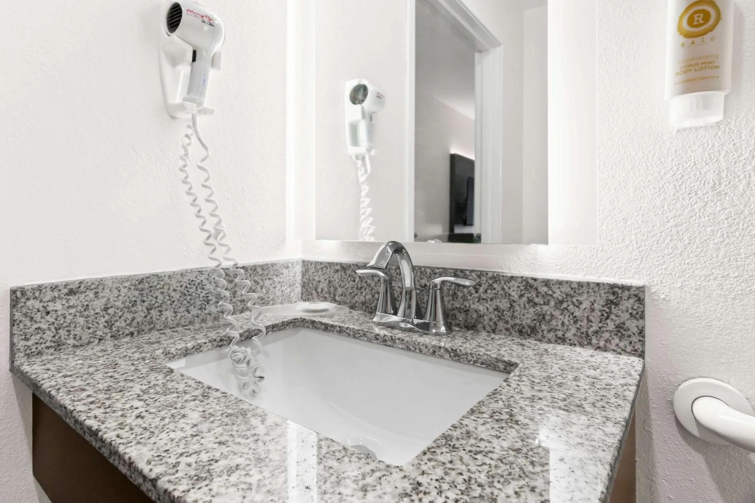 Bedroom in Comfort Inn Schererville