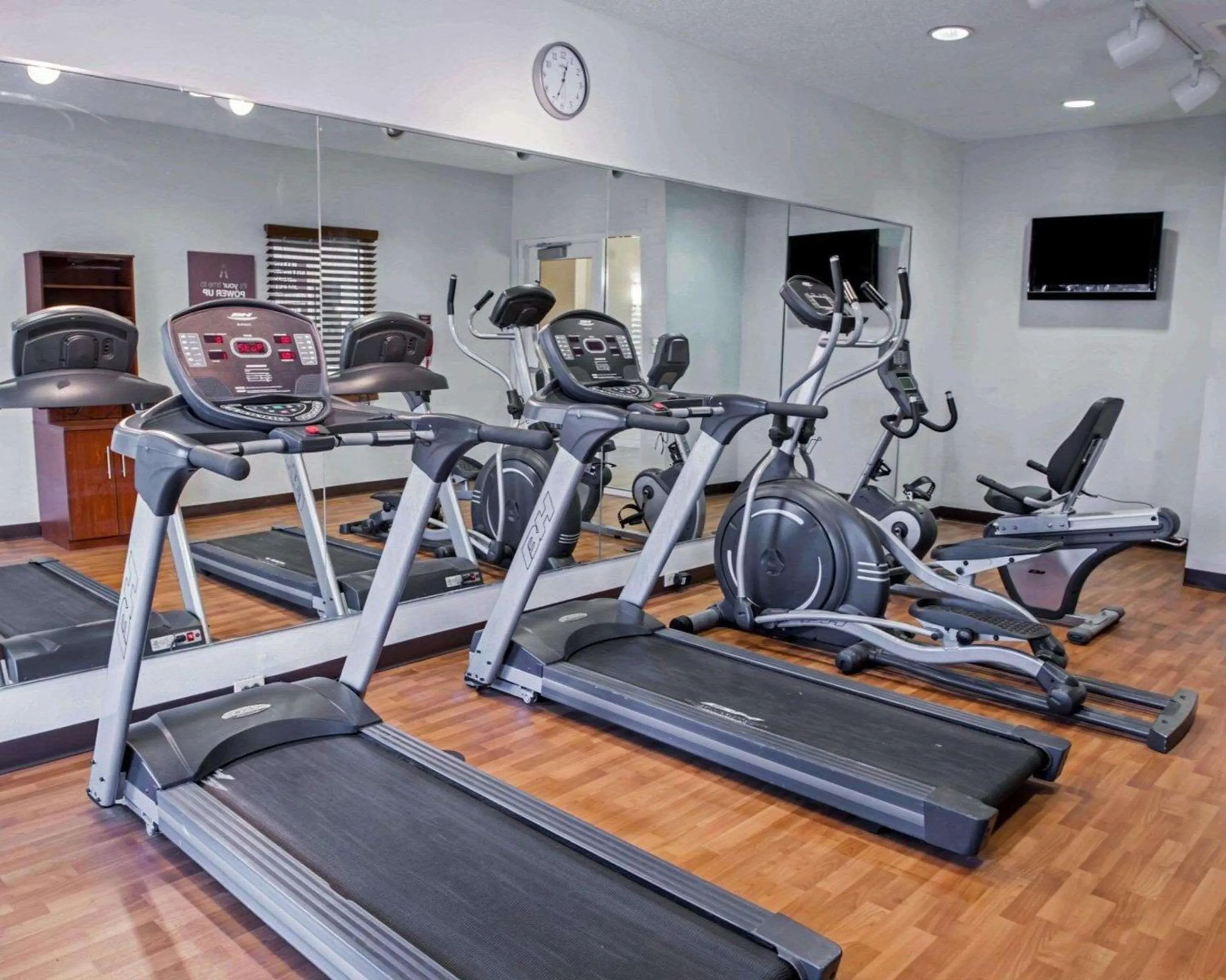 Fitness centre/facilities in Comfort Suites Southport