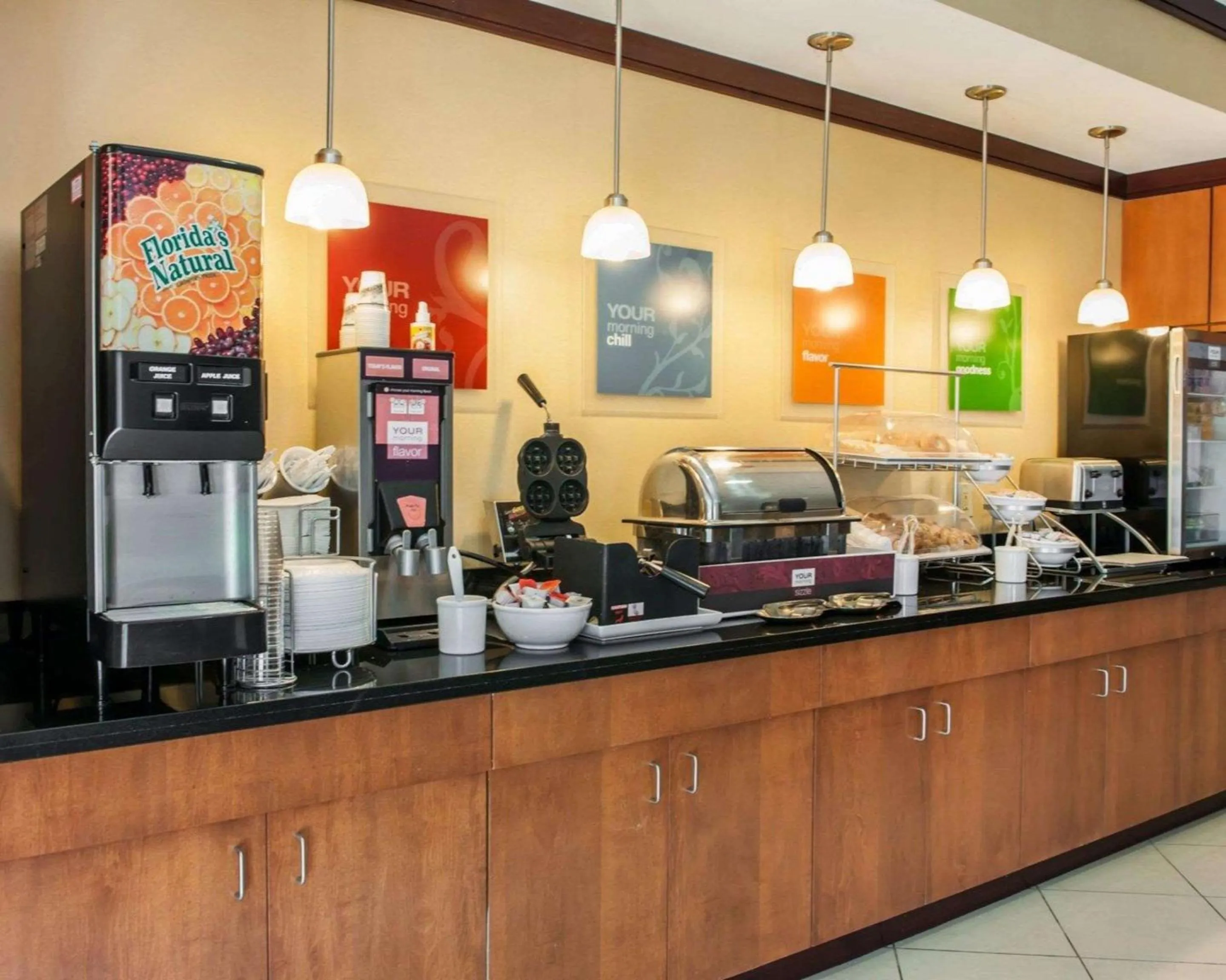 Restaurant/places to eat in Comfort Suites Southport