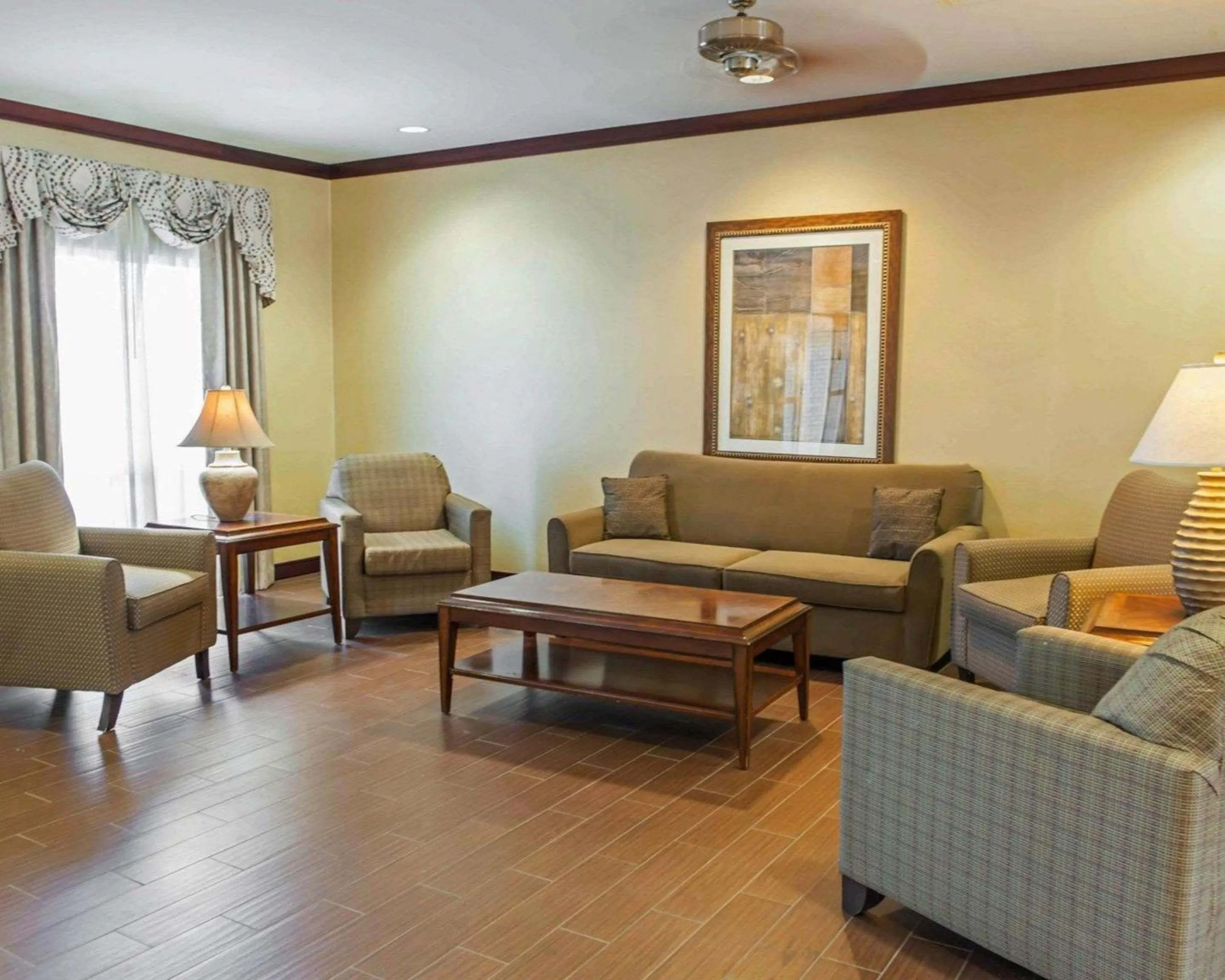 Lobby or reception in Comfort Suites Southport