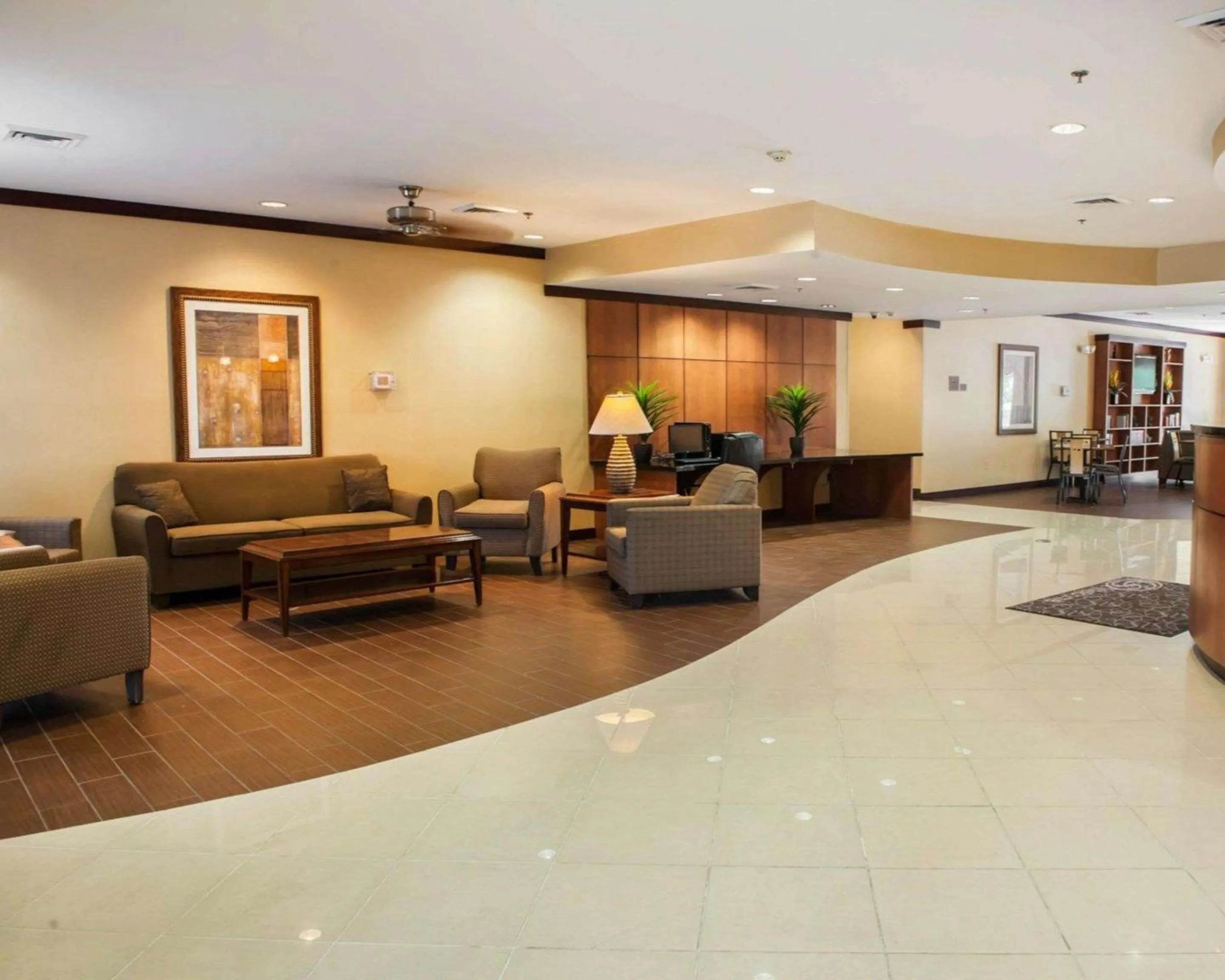 Lobby or reception in Comfort Suites Southport