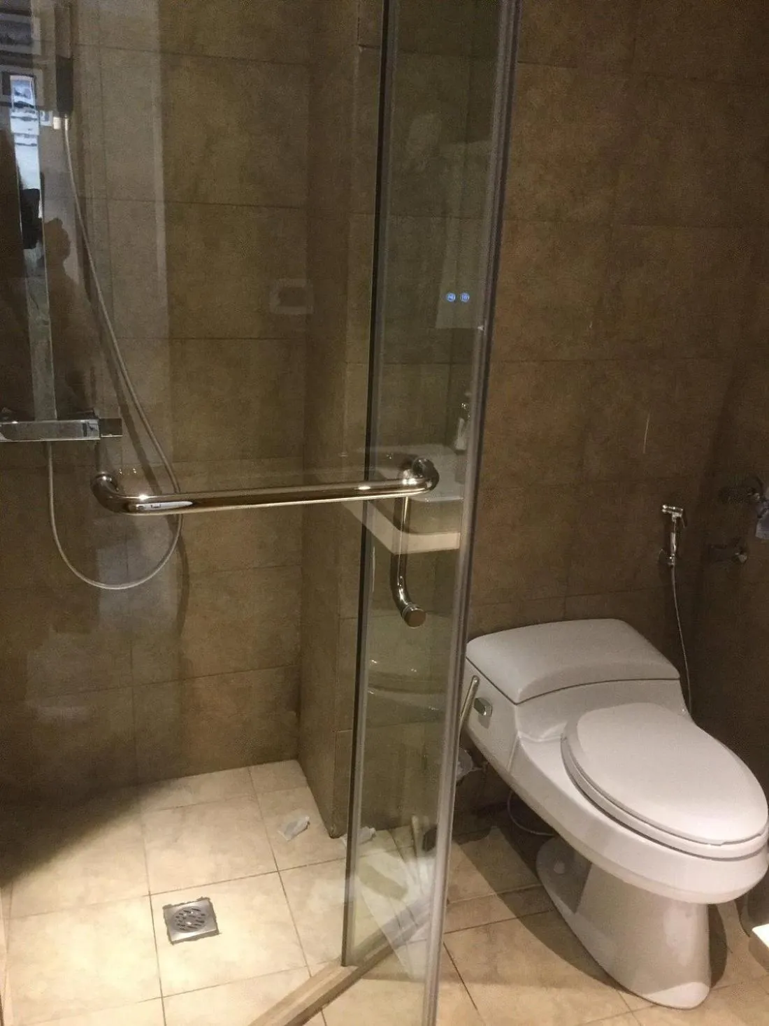 Toilet in Vamos Addis Hotel