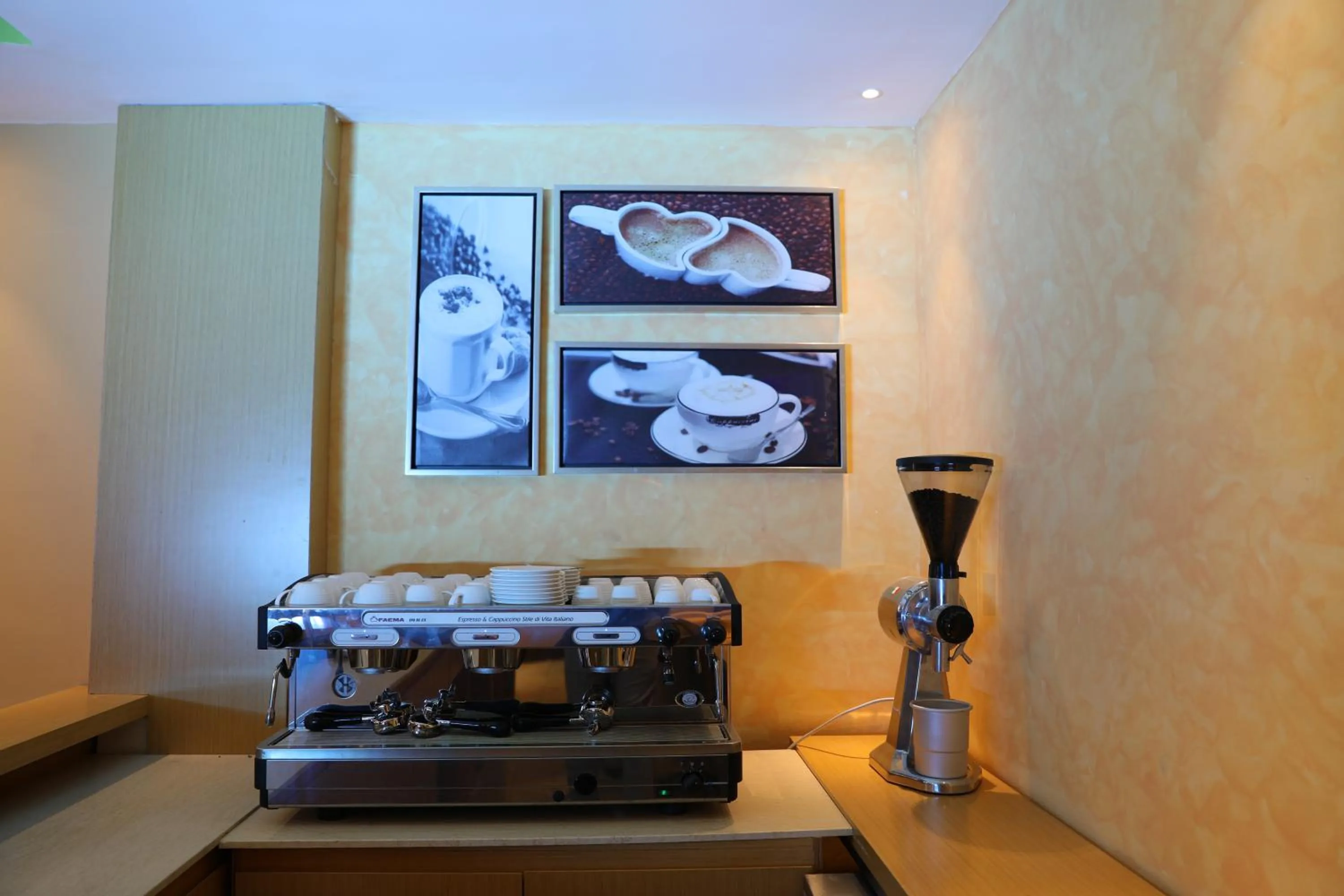 Coffee/tea facilities in Vamos Addis Hotel