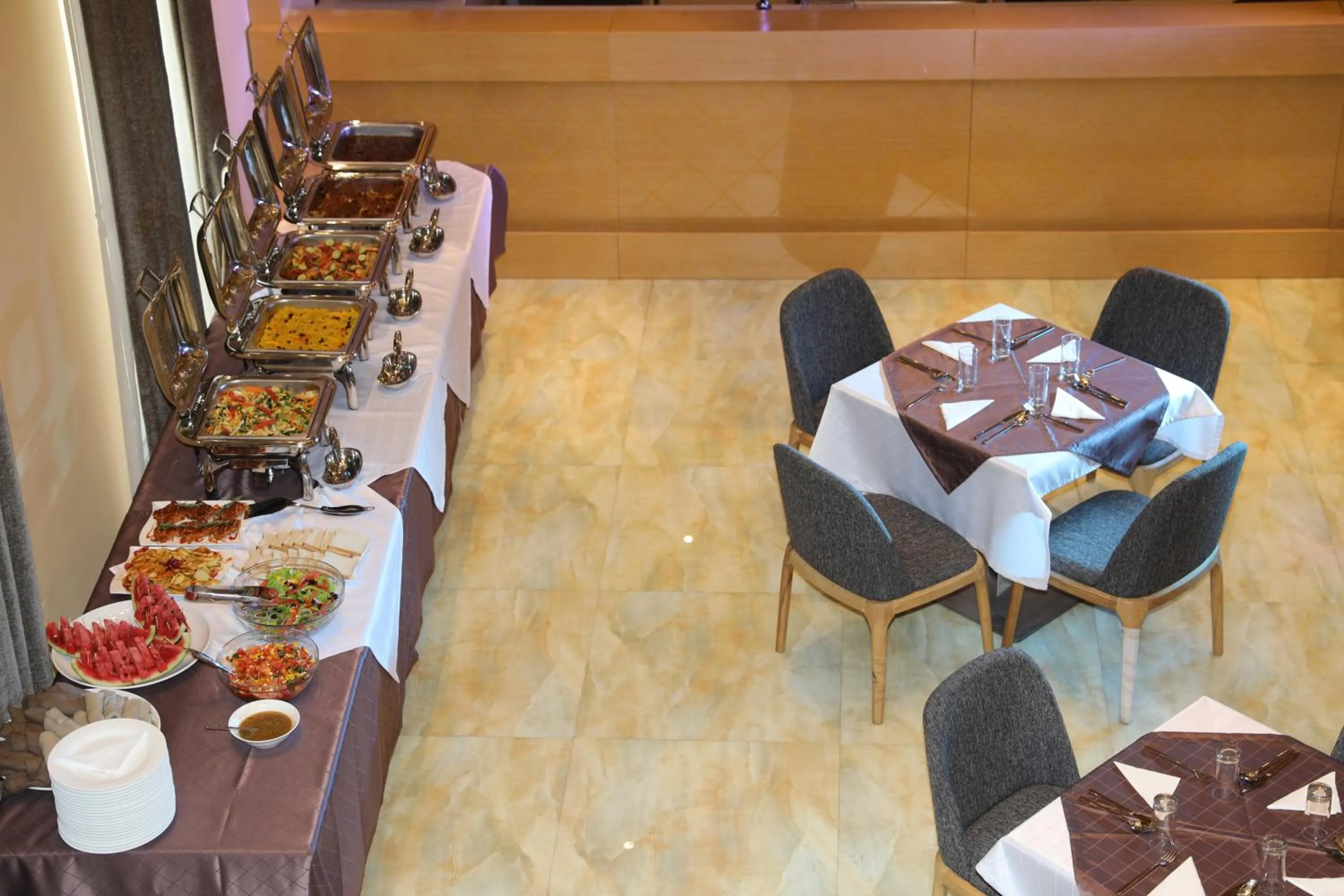 Restaurant/places to eat in Vamos Addis Hotel