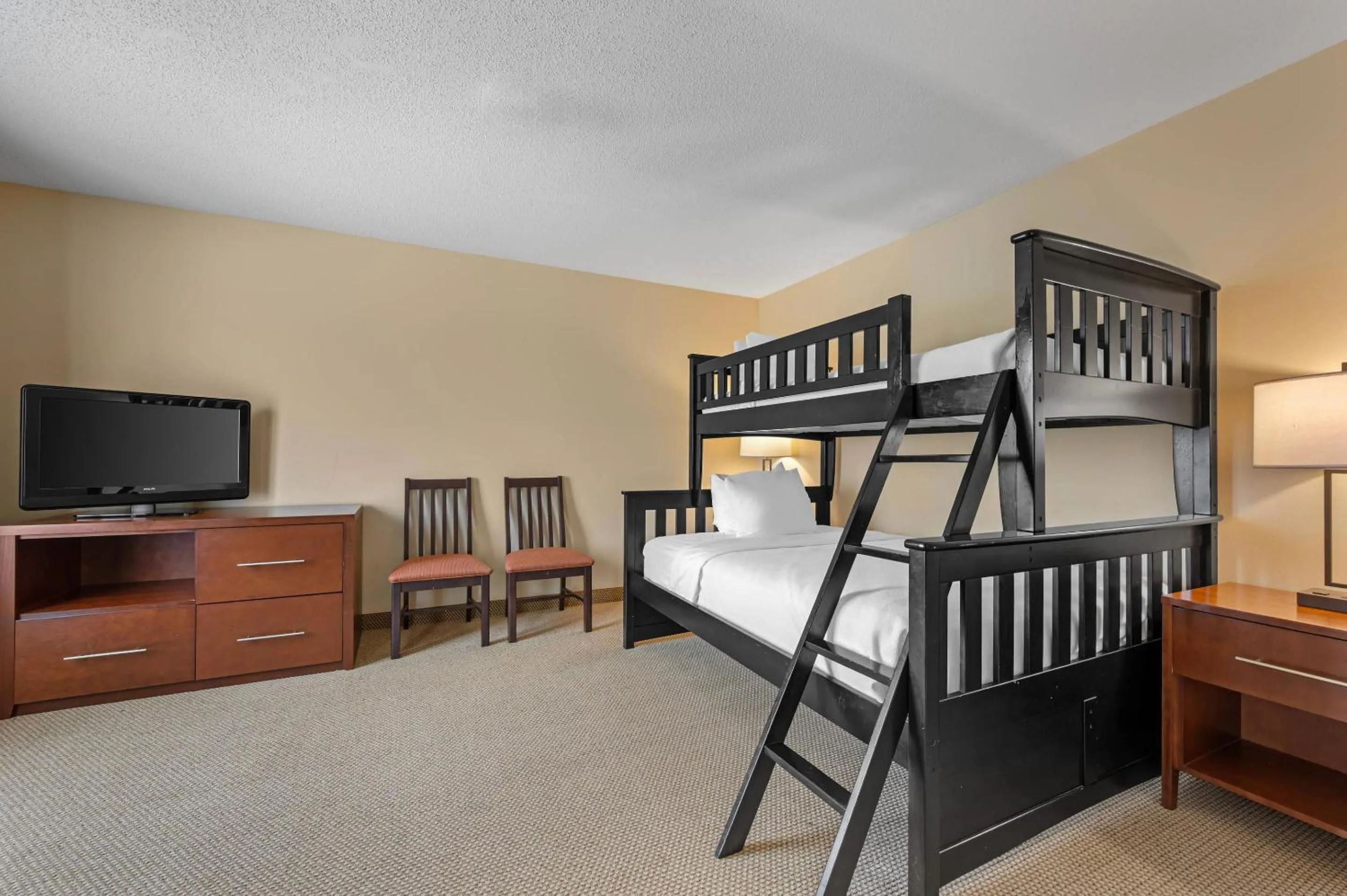 Bedroom, Bed in Comfort Suites South Bend Near Casino