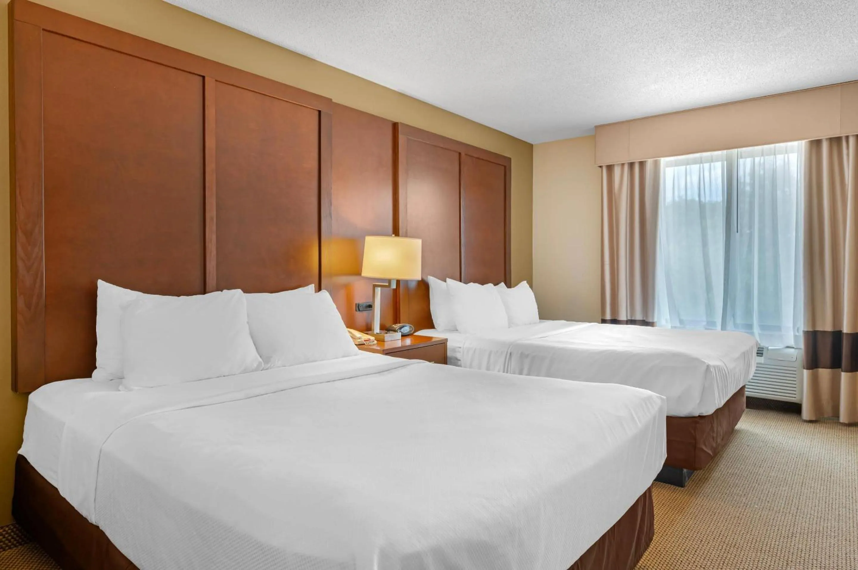 Bedroom, Bed in Comfort Suites South Bend Near Casino