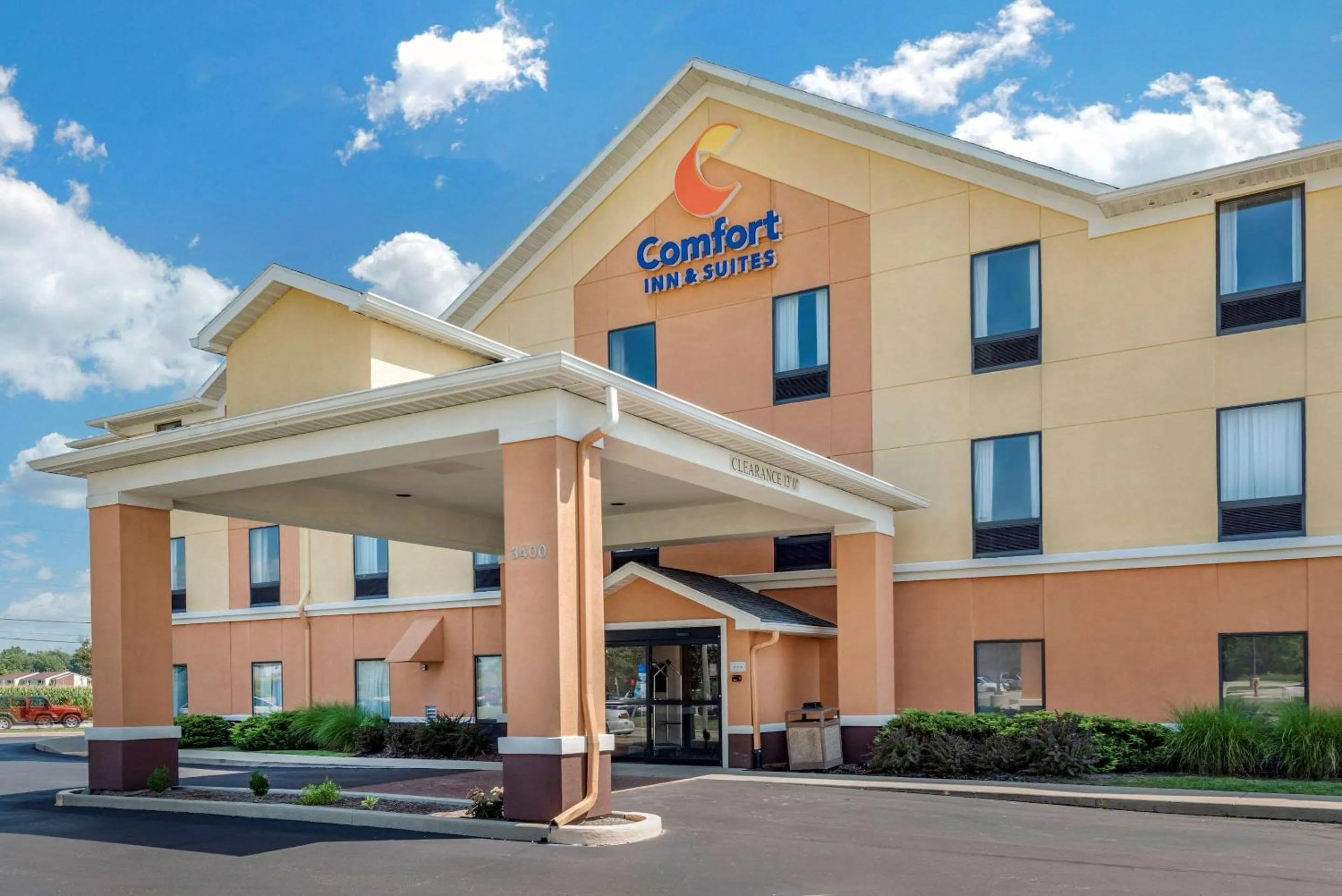Property building in Comfort Inn & Suites Muncie Near University