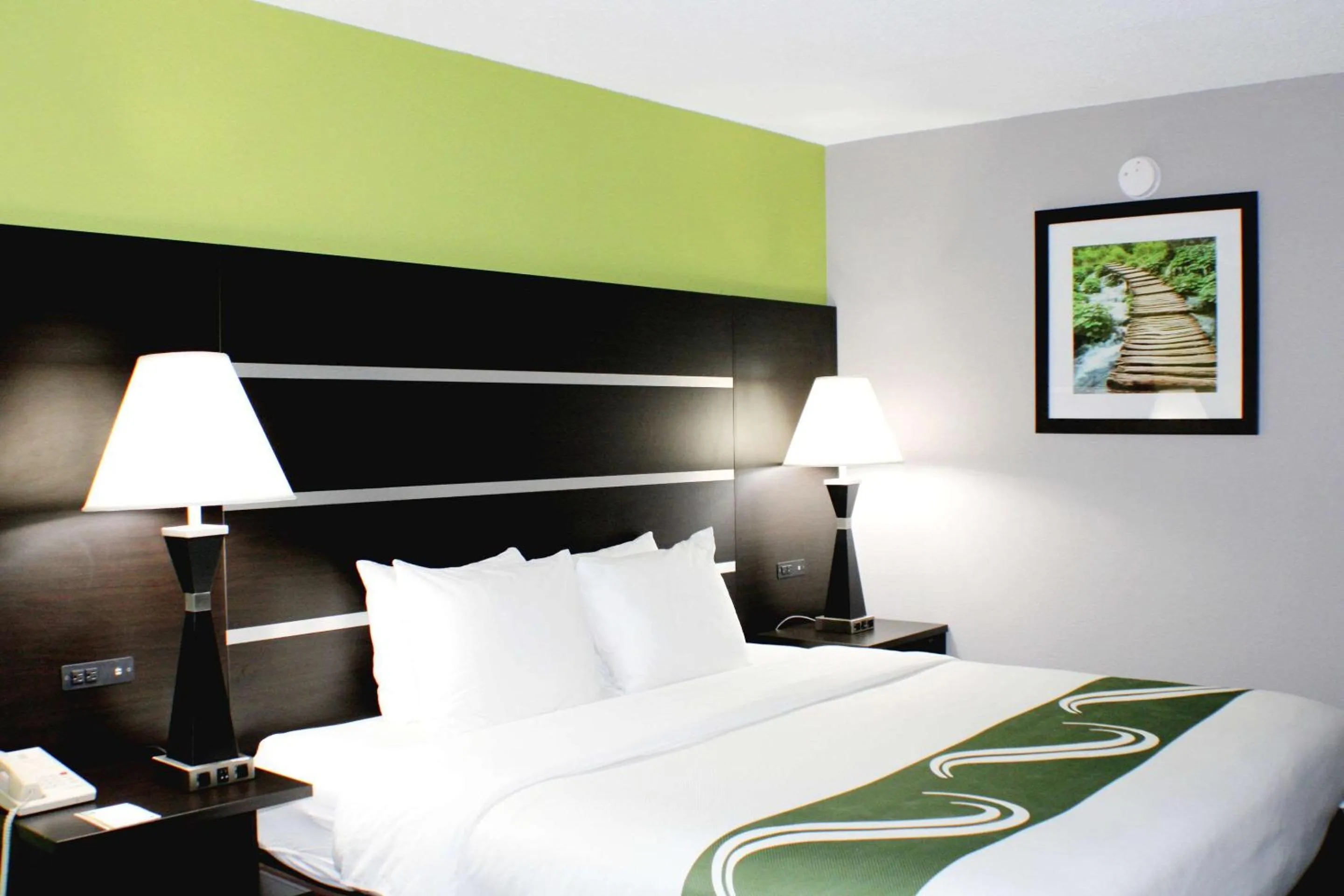 Bedroom, Bed in Quality Inn & Suites Bedford West