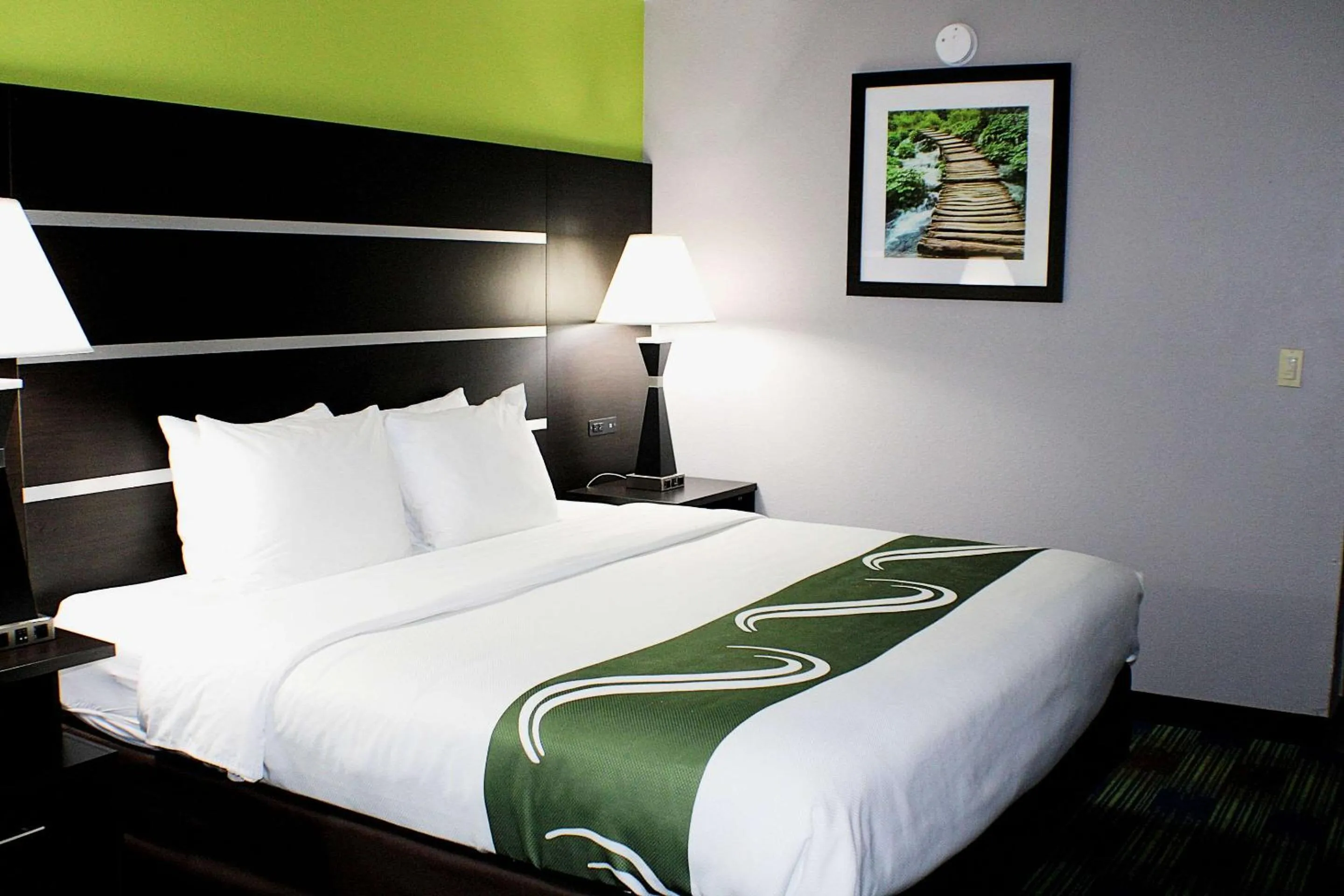Bedroom, Bed in Quality Inn & Suites Bedford West