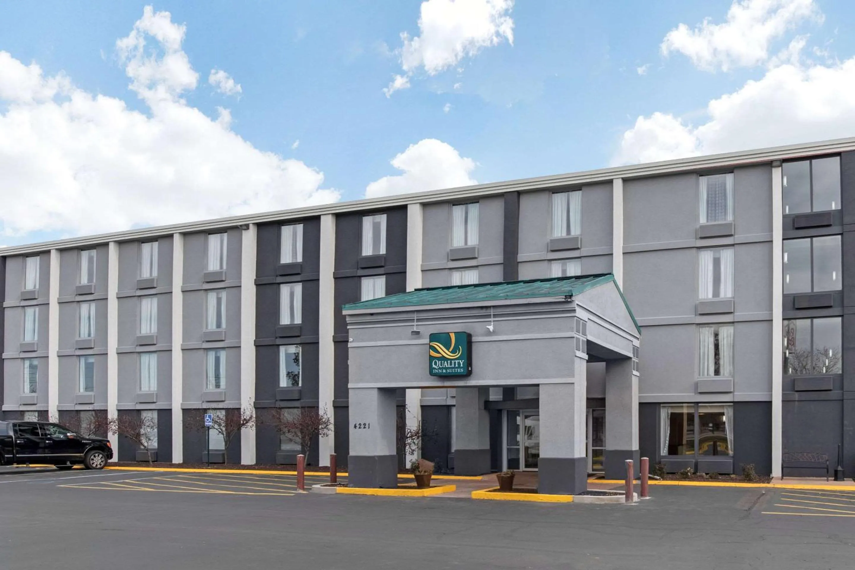 Property building in Quality Inn & Suites Lafayette I-65