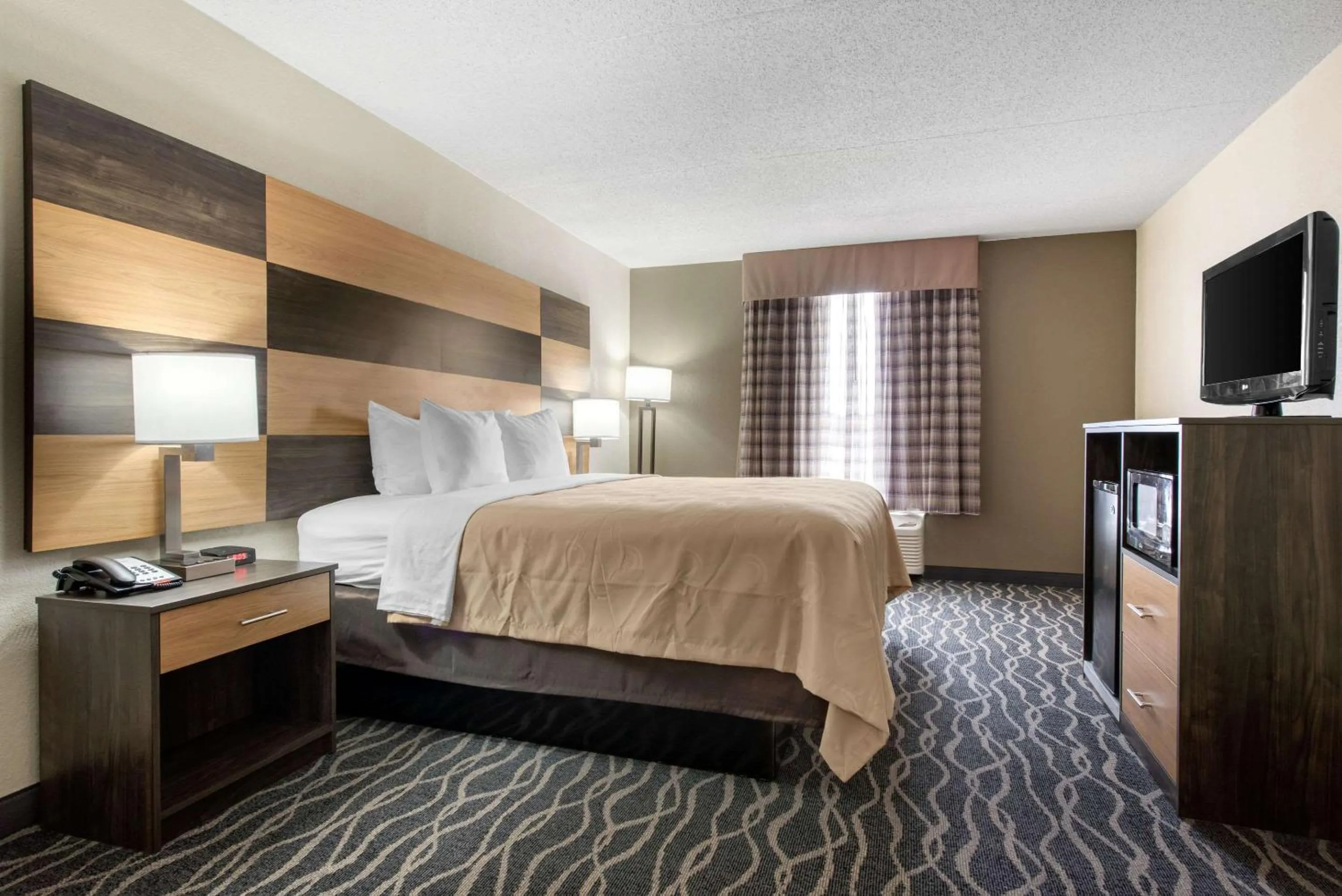 Photo of the whole room, Bed in Quality Inn & Suites Lafayette I-65