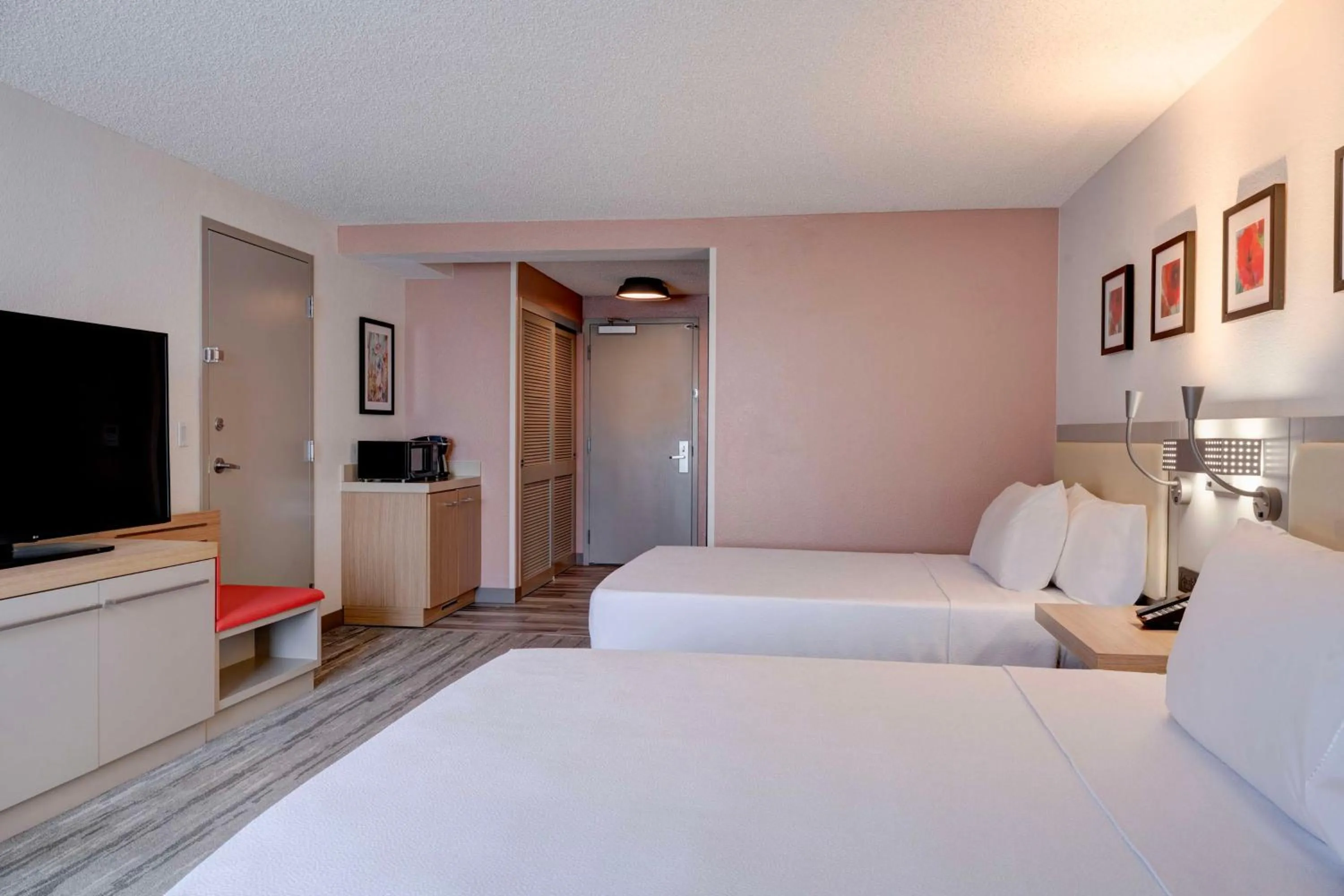 Bed in Hilton Garden Inn Anaheim/Garden Grove