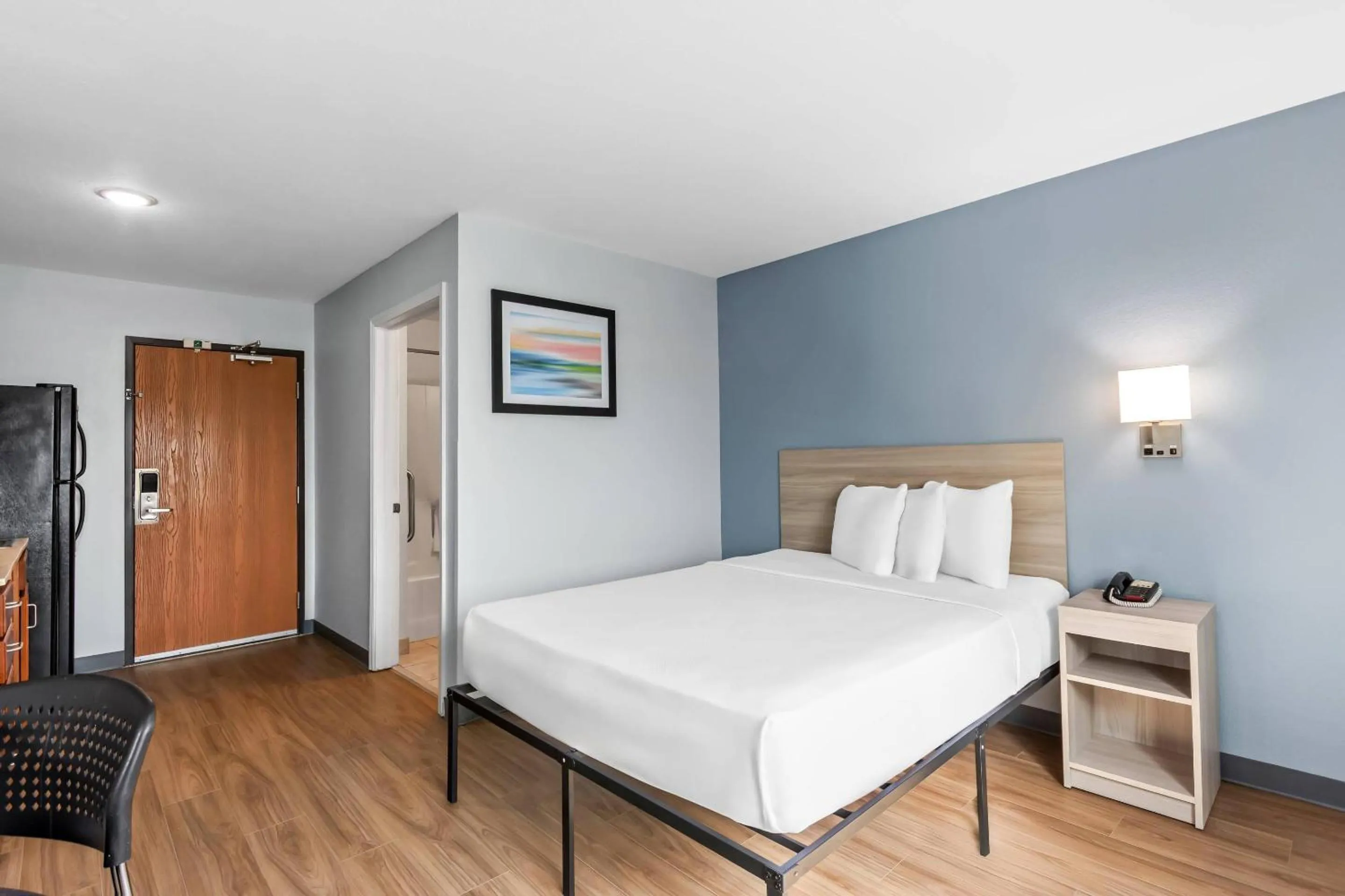 Bedroom, Bed in Suburban Studios Clarksville-Louisville North