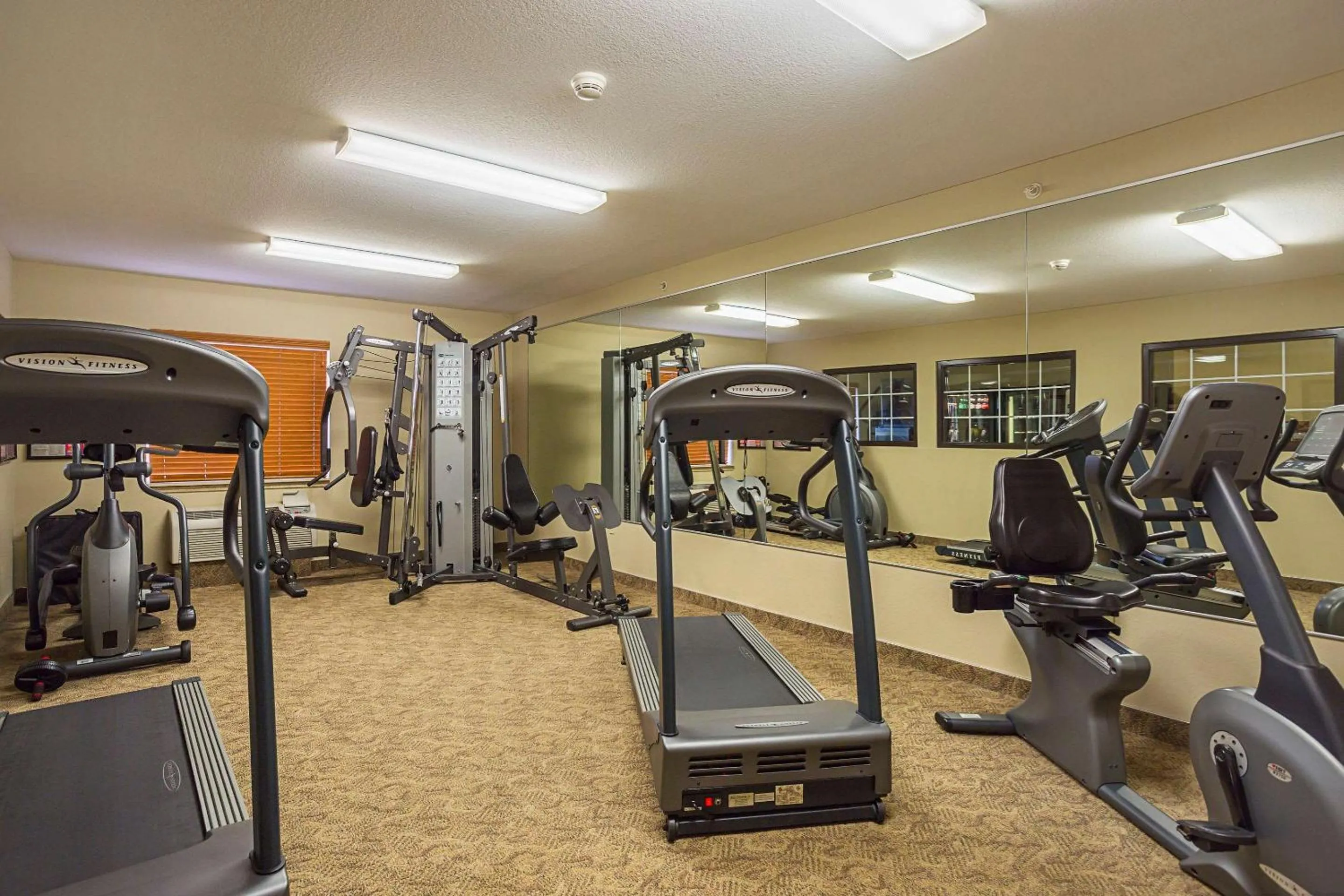 Fitness centre/facilities in Suburban Studios Clarksville-Louisville North