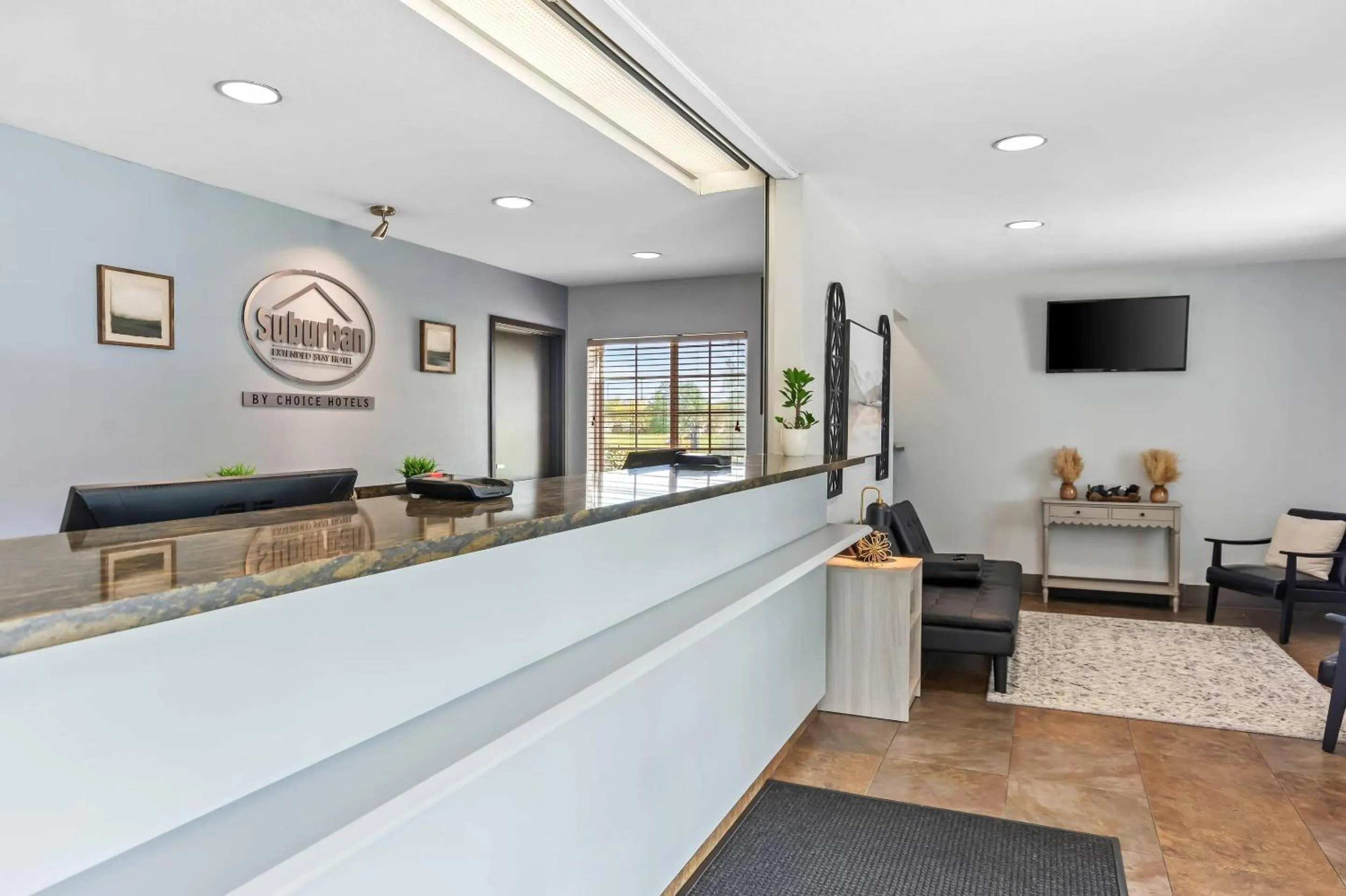 Lobby or reception in Suburban Studios Clarksville-Louisville North