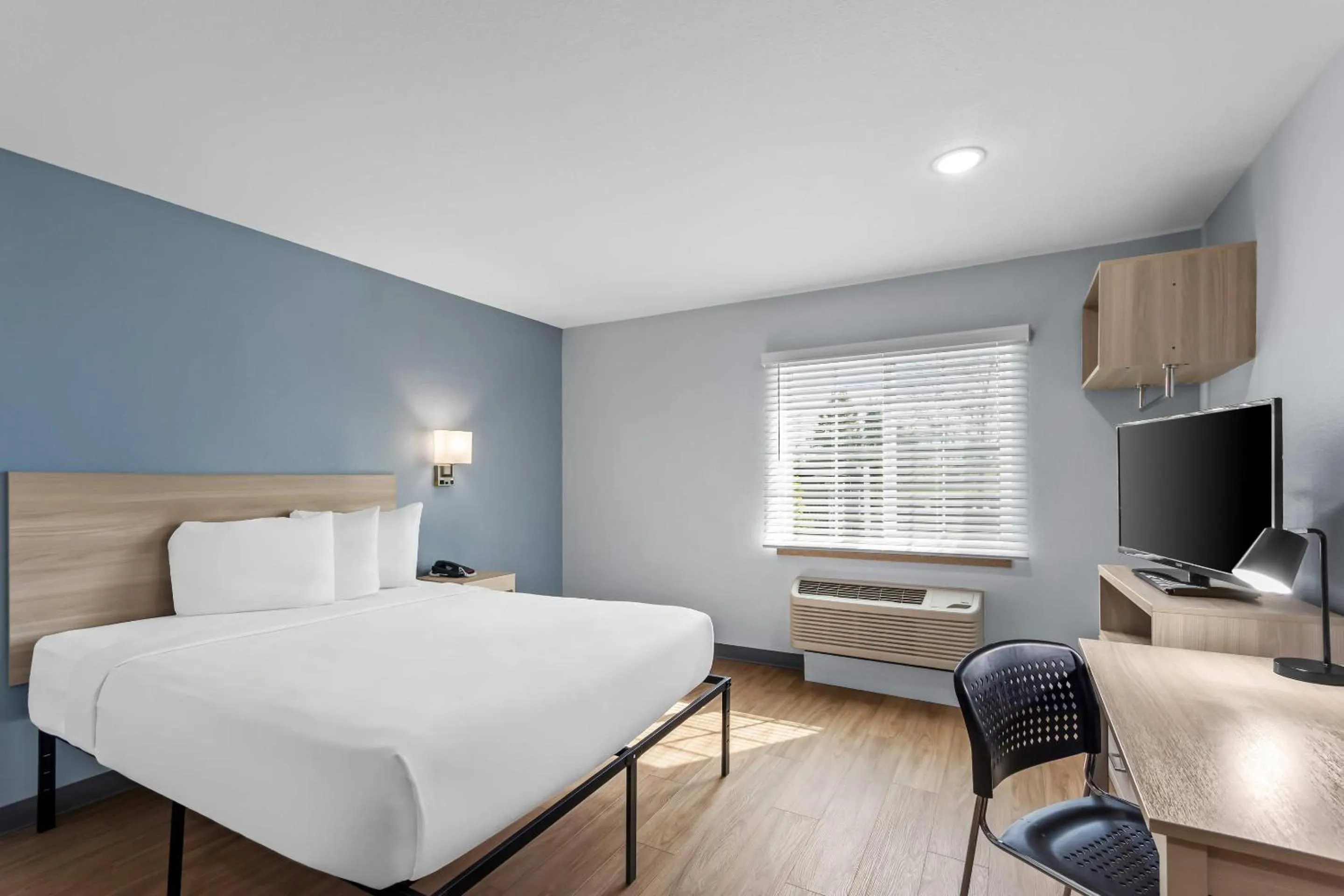 Bedroom, Bed in Suburban Studios Clarksville-Louisville North