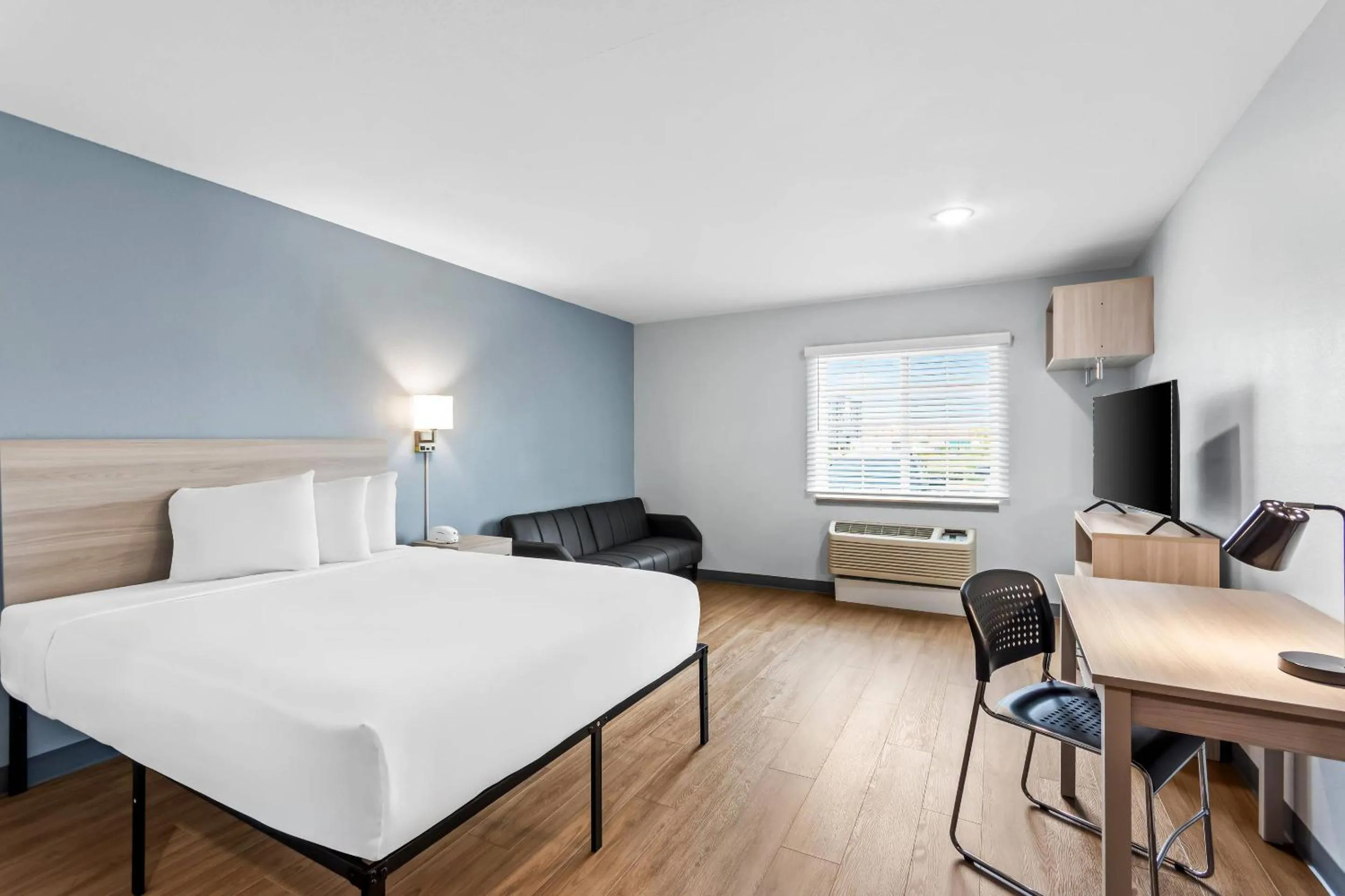 Bedroom, Bed in Suburban Studios Clarksville-Louisville North