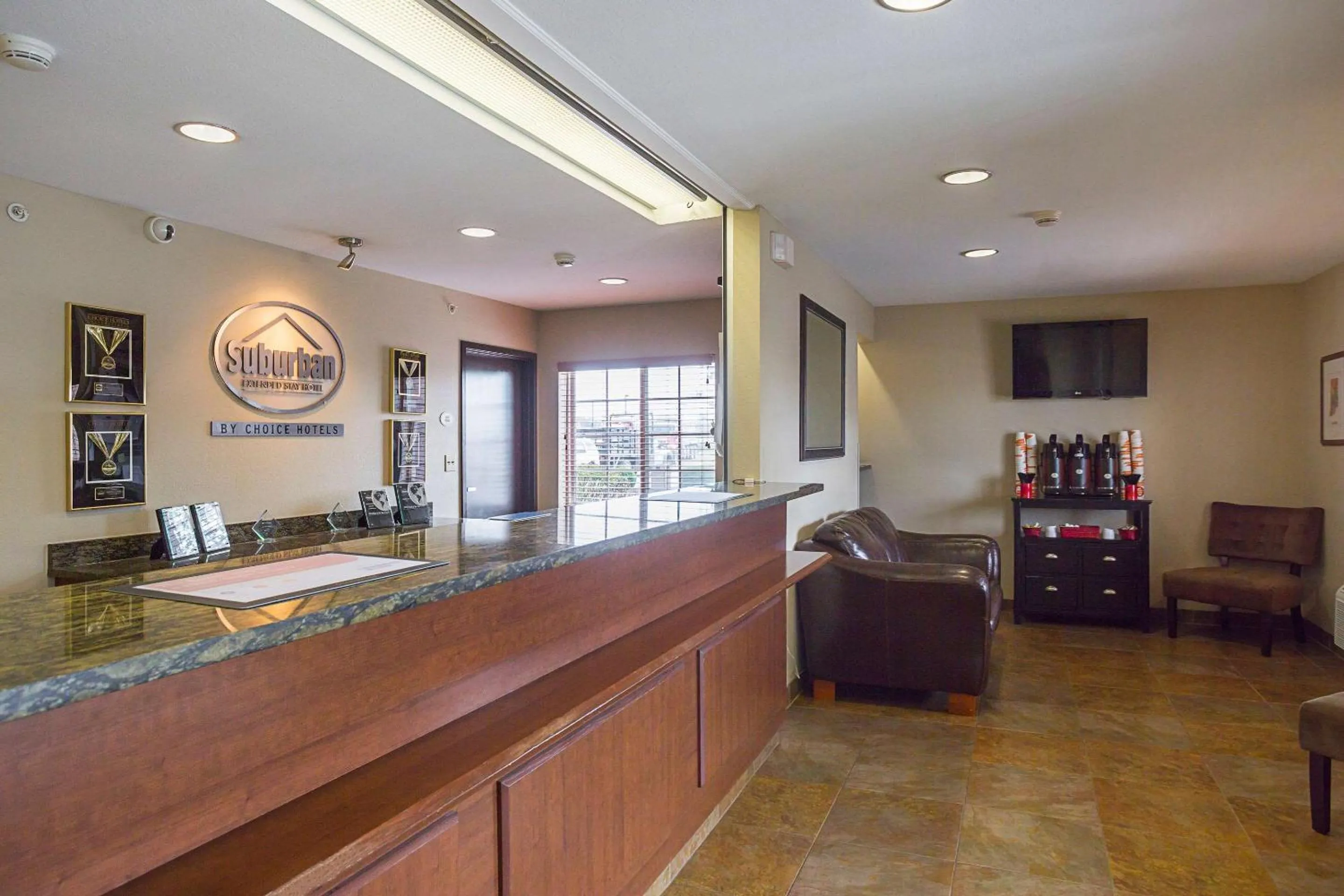 Lobby or reception in Suburban Studios Clarksville-Louisville North